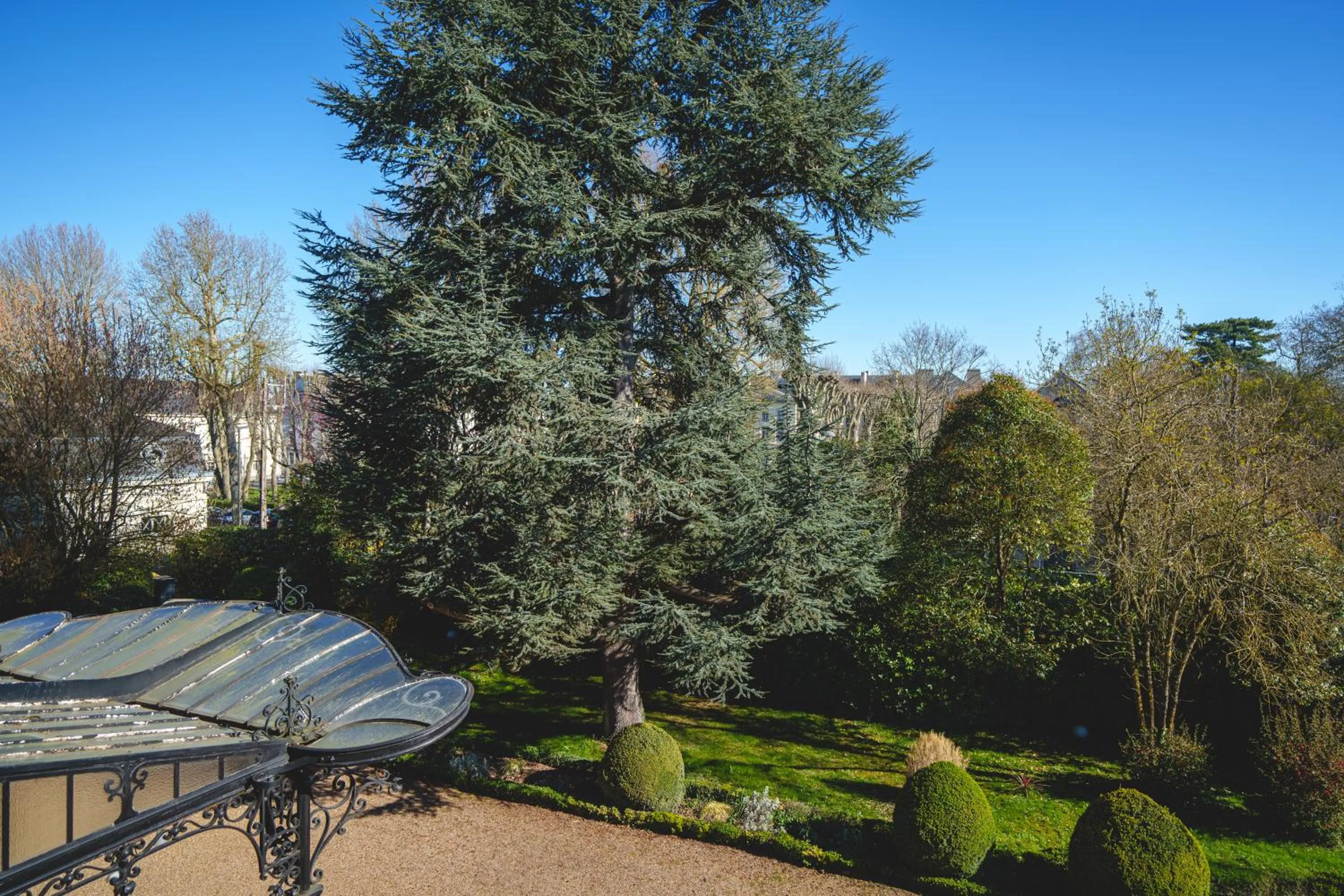 Spring in Château La Comtesse de Loire & Spa