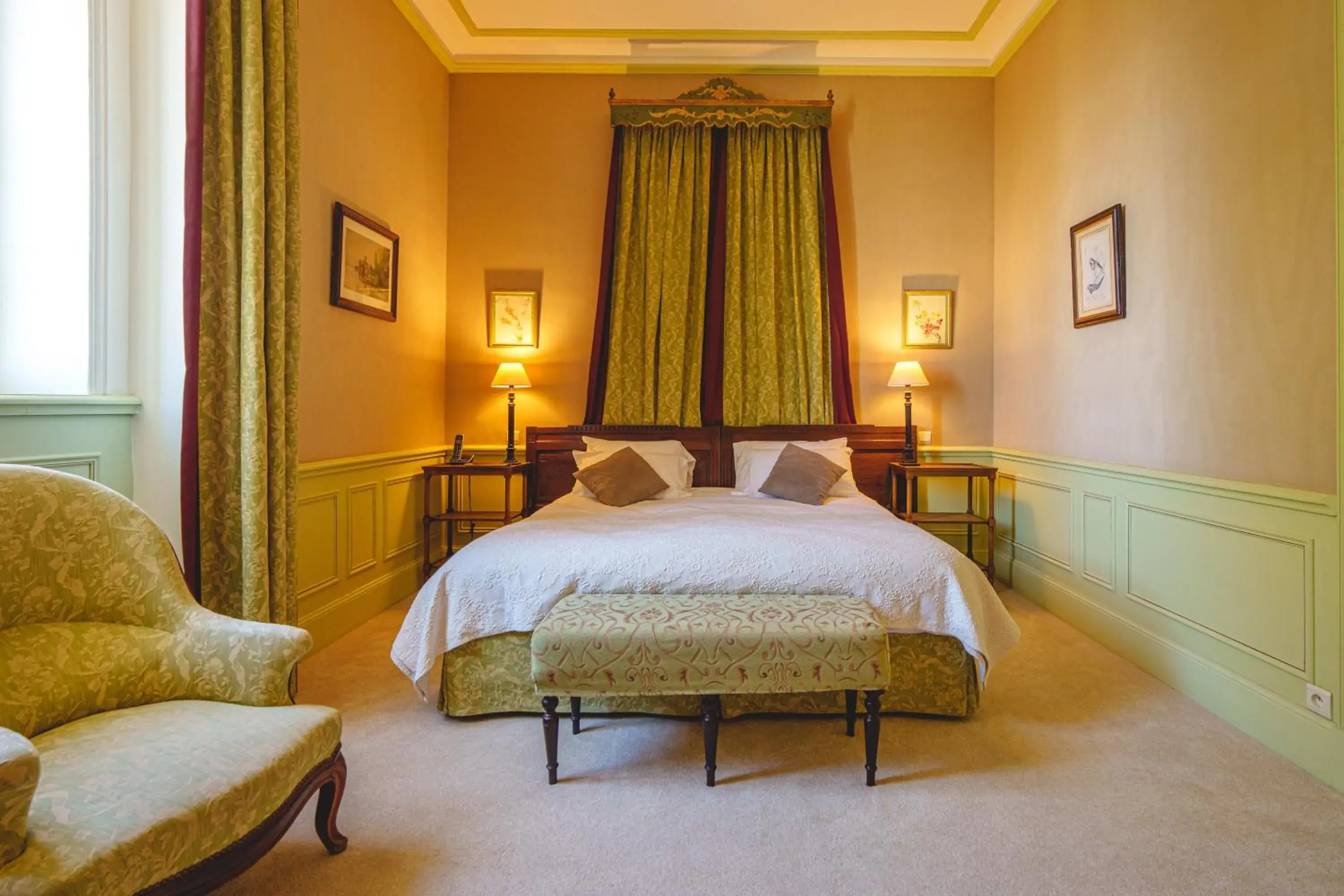 Bed in Château La Comtesse de Loire & Spa Bed in Château La Comtesse de Loire & Spa