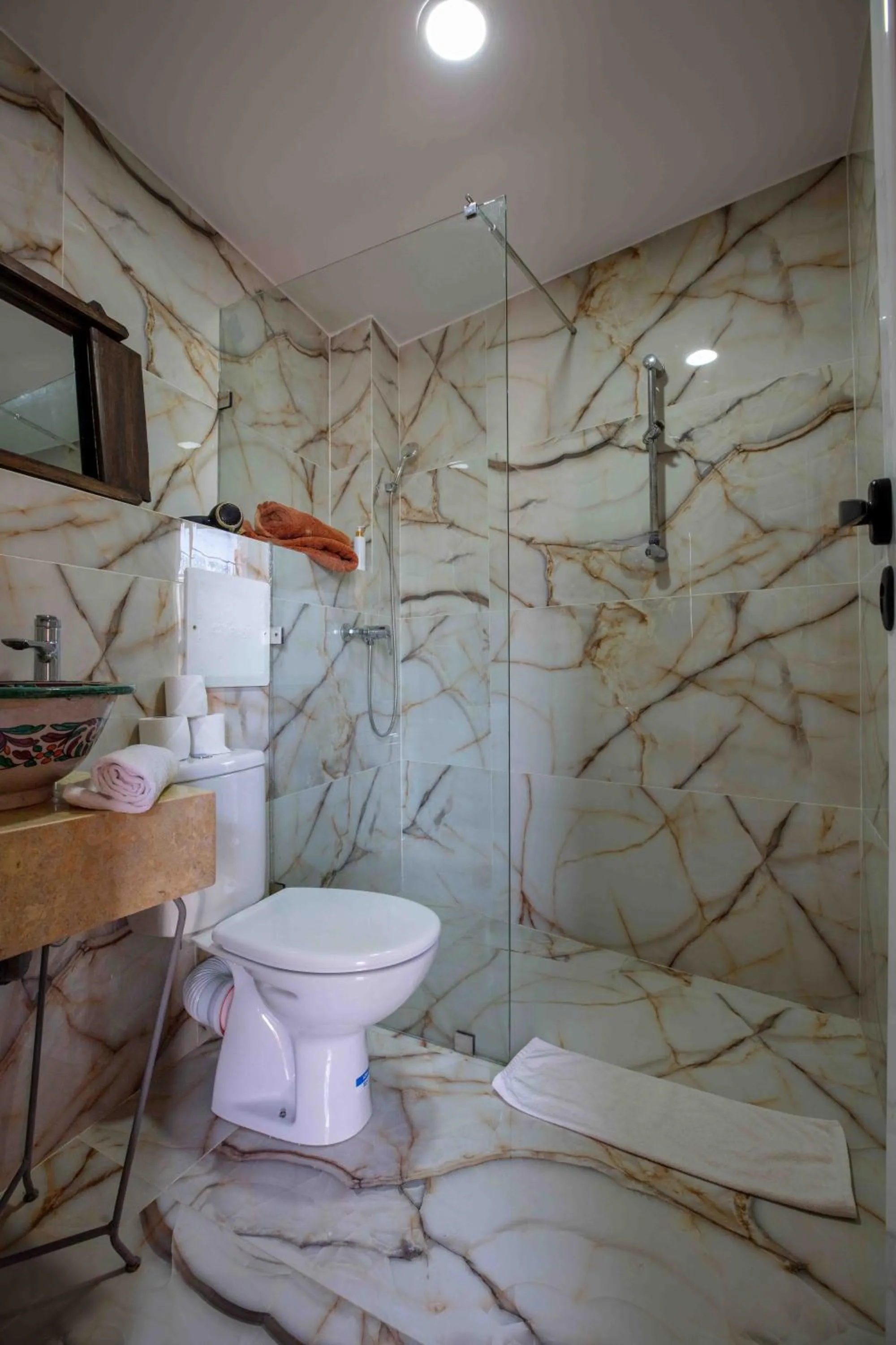 Shower in Riad Zinoun & Spa 11 Rooms