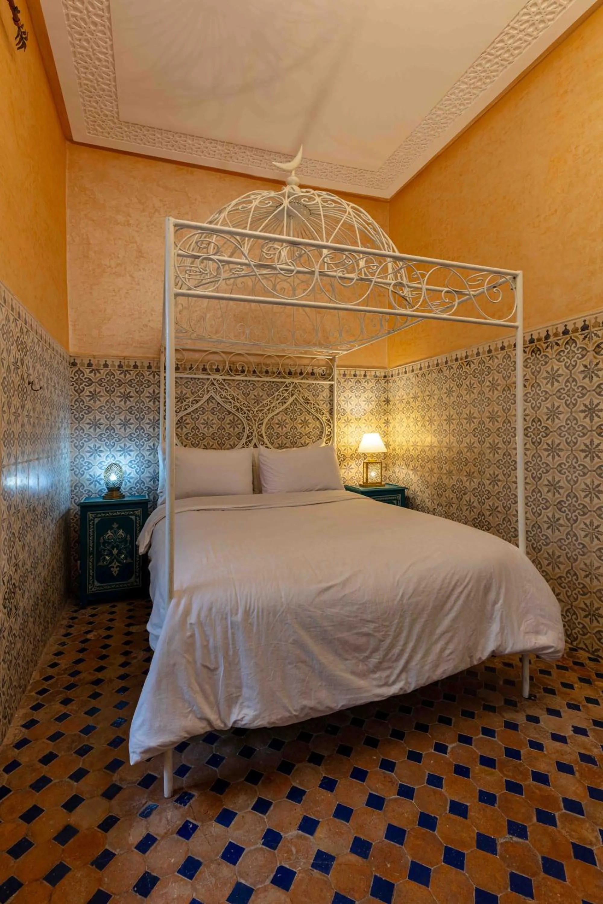 Bed in Riad Zinoun & Spa 11 Rooms