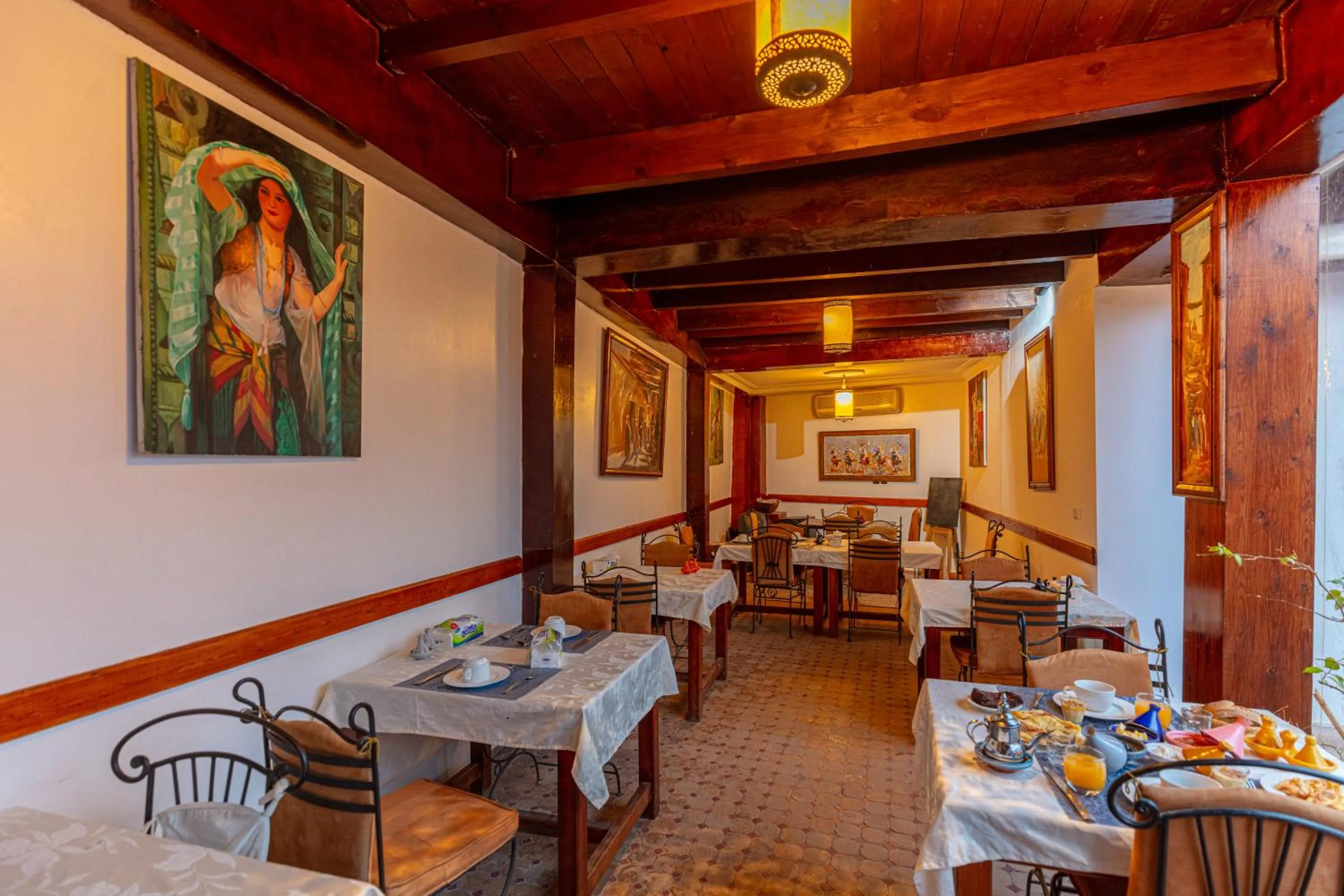 Restaurant/places to eat in Riad Zinoun & Spa 11 Rooms