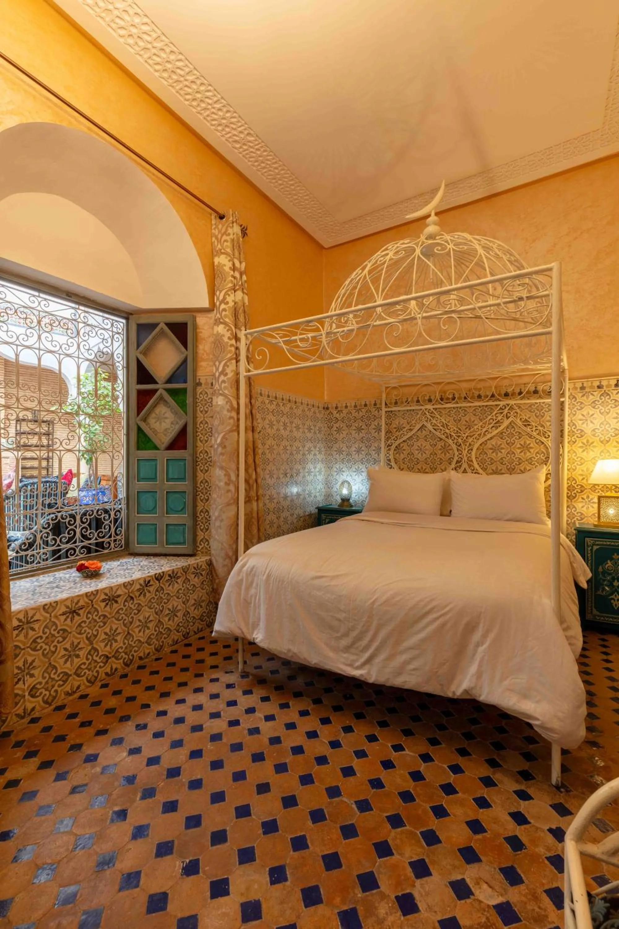 Bed in Riad Zinoun & Spa 11 Rooms