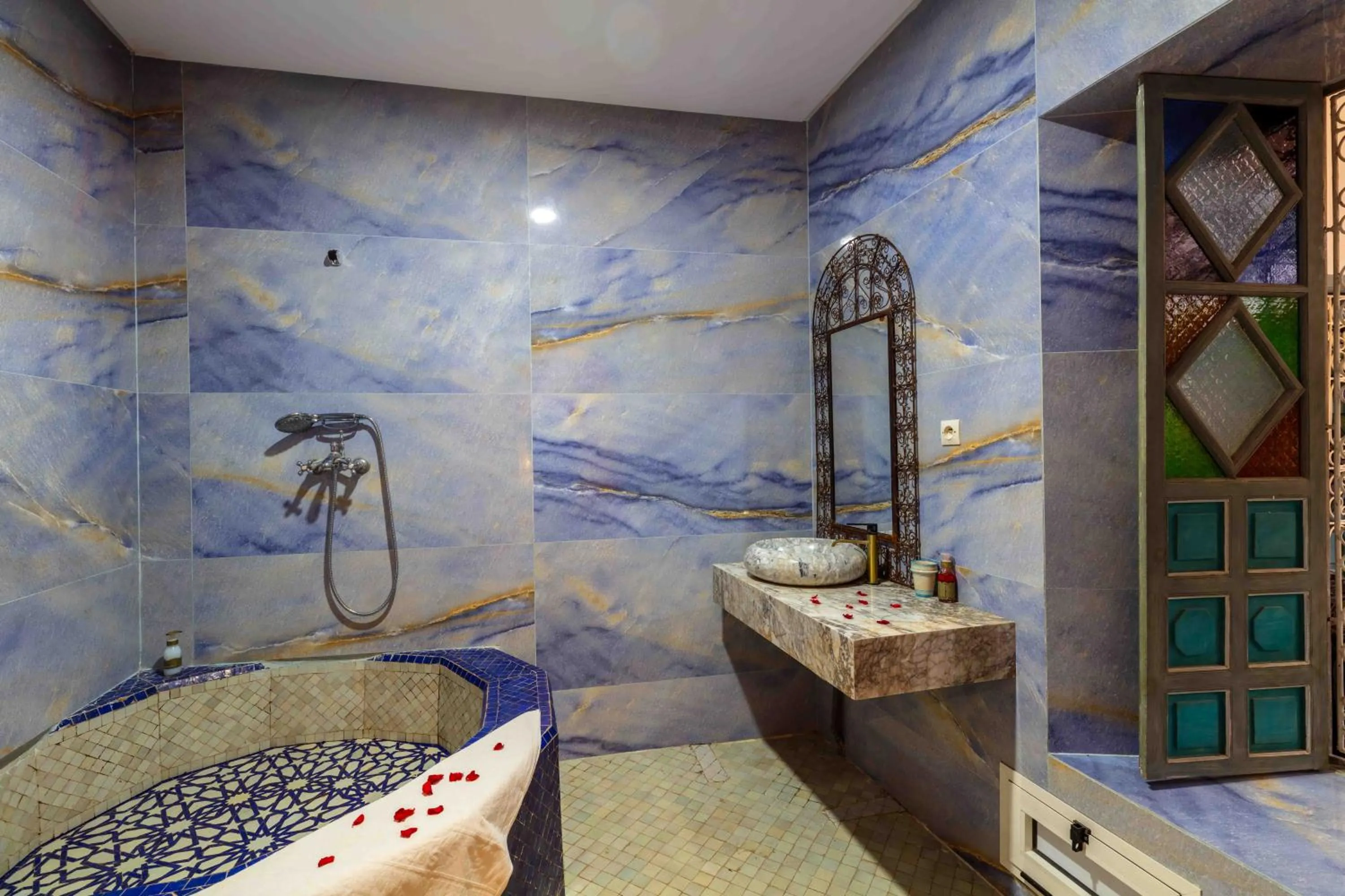 Bed in Riad Zinoun & Spa 11 Rooms