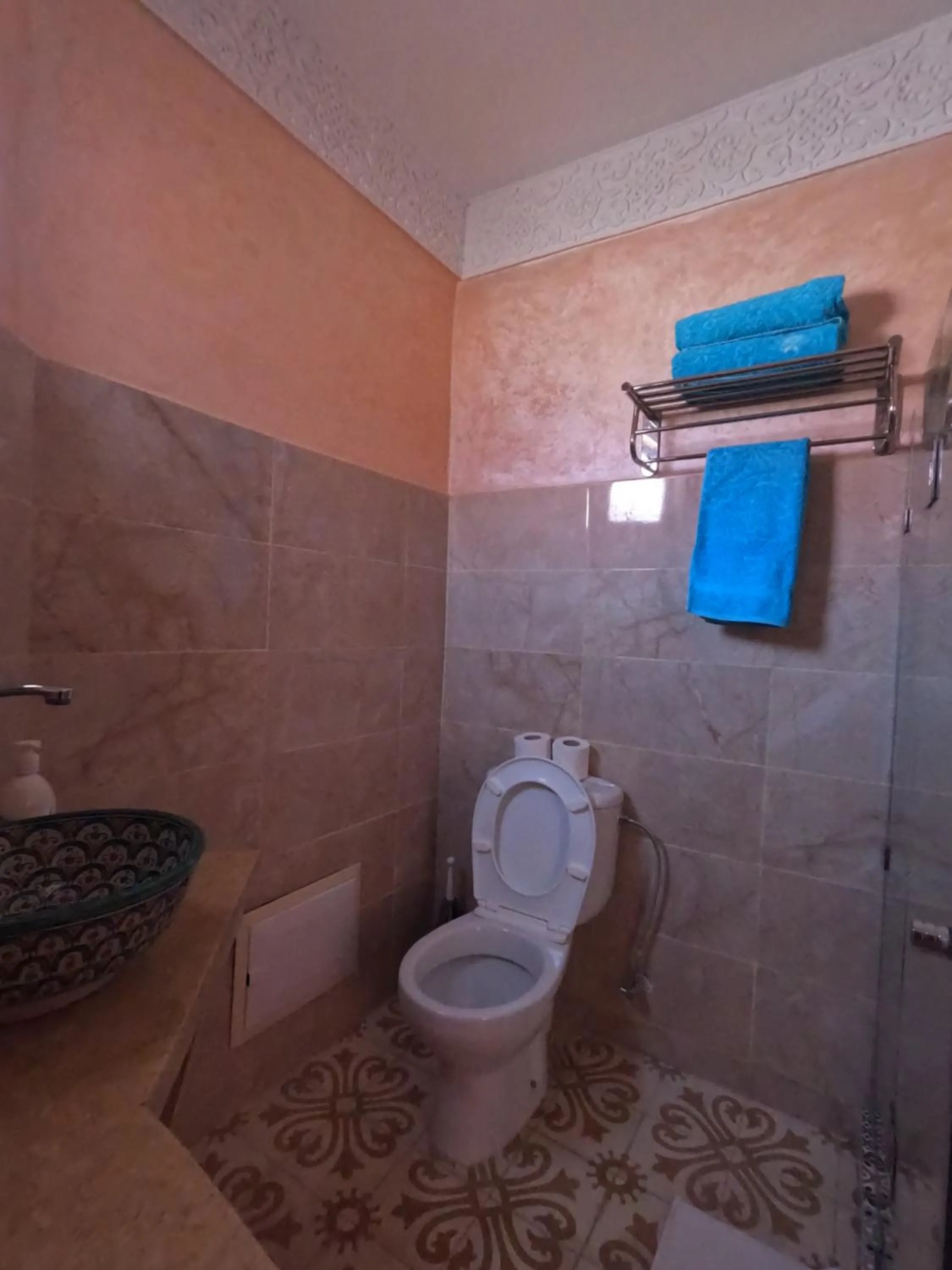 Shower in Riad Zinoun & Spa 11 Rooms