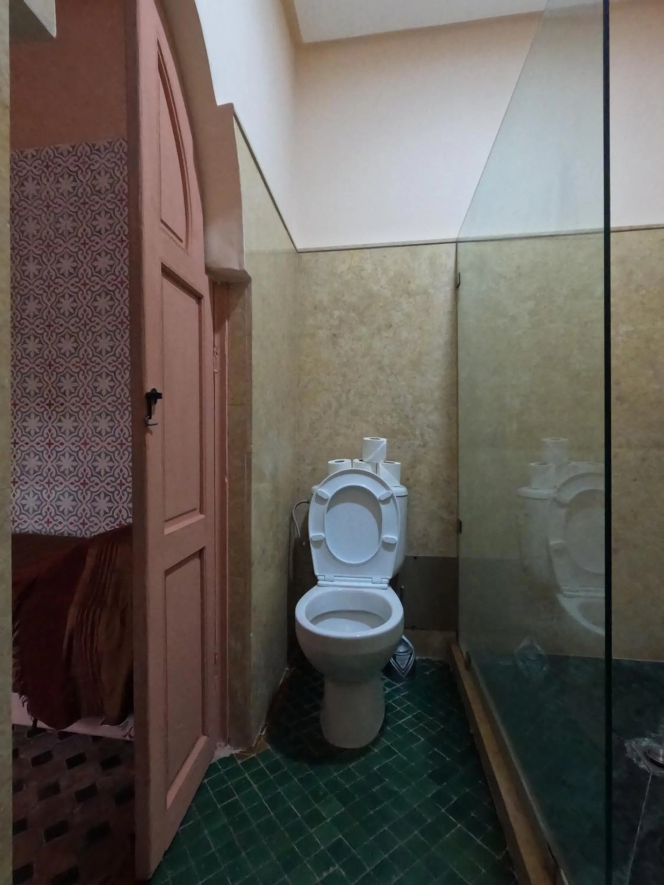 Shower in Riad Zinoun & Spa 11 Rooms