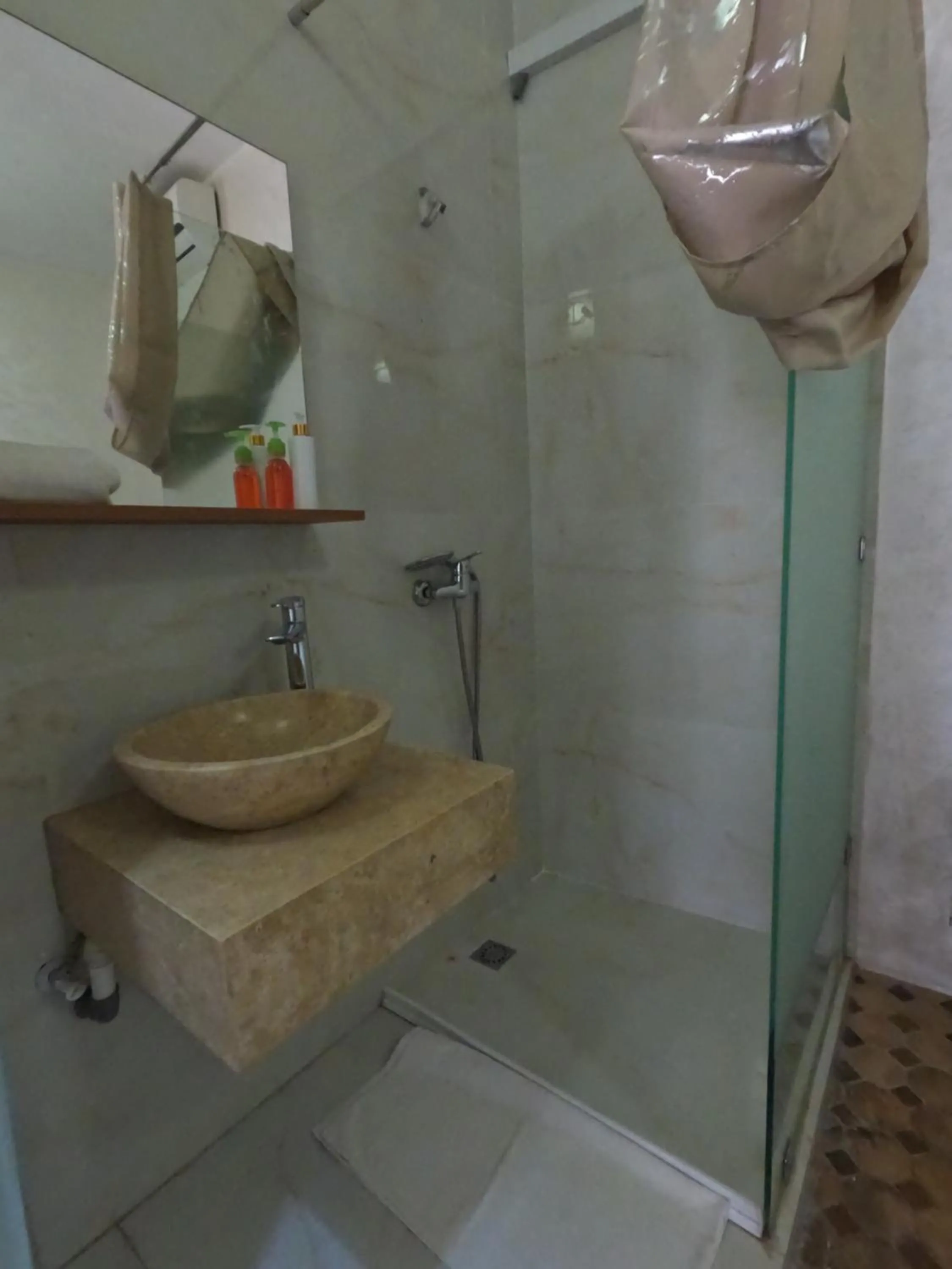 Shower in Riad Zinoun & Spa 11 Rooms