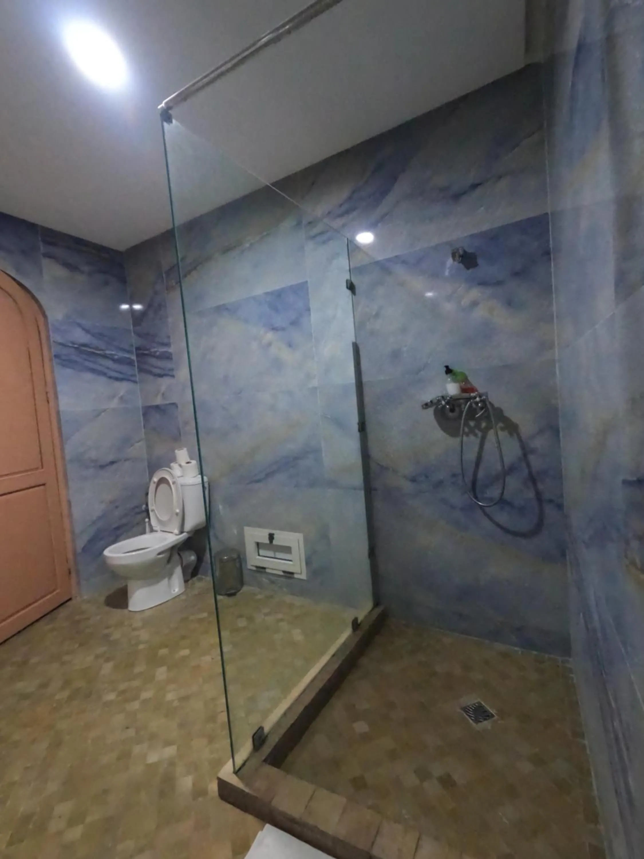 Shower in Riad Zinoun & Spa 11 Rooms