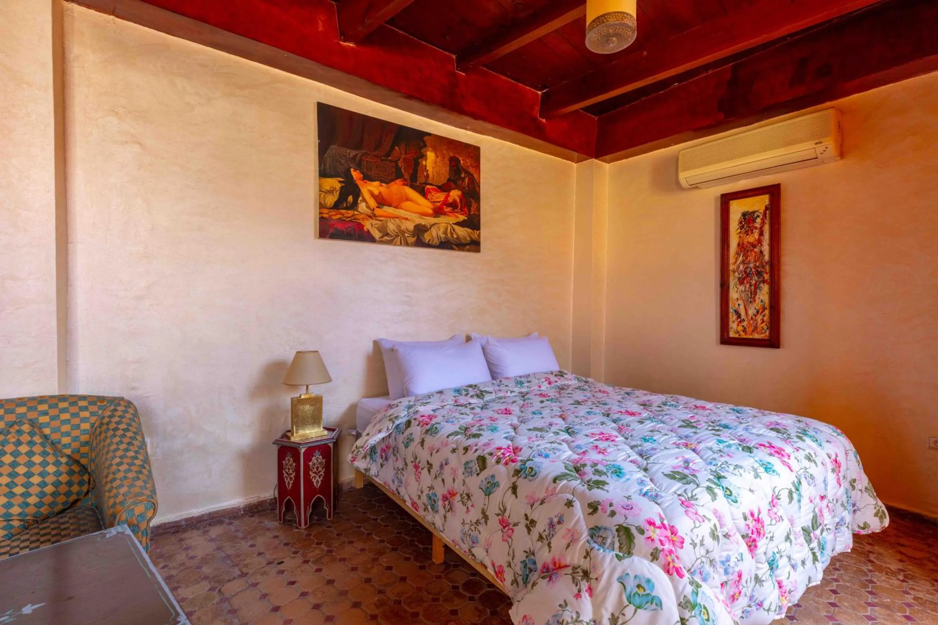 Bed in Riad Zinoun & Spa 11 Rooms