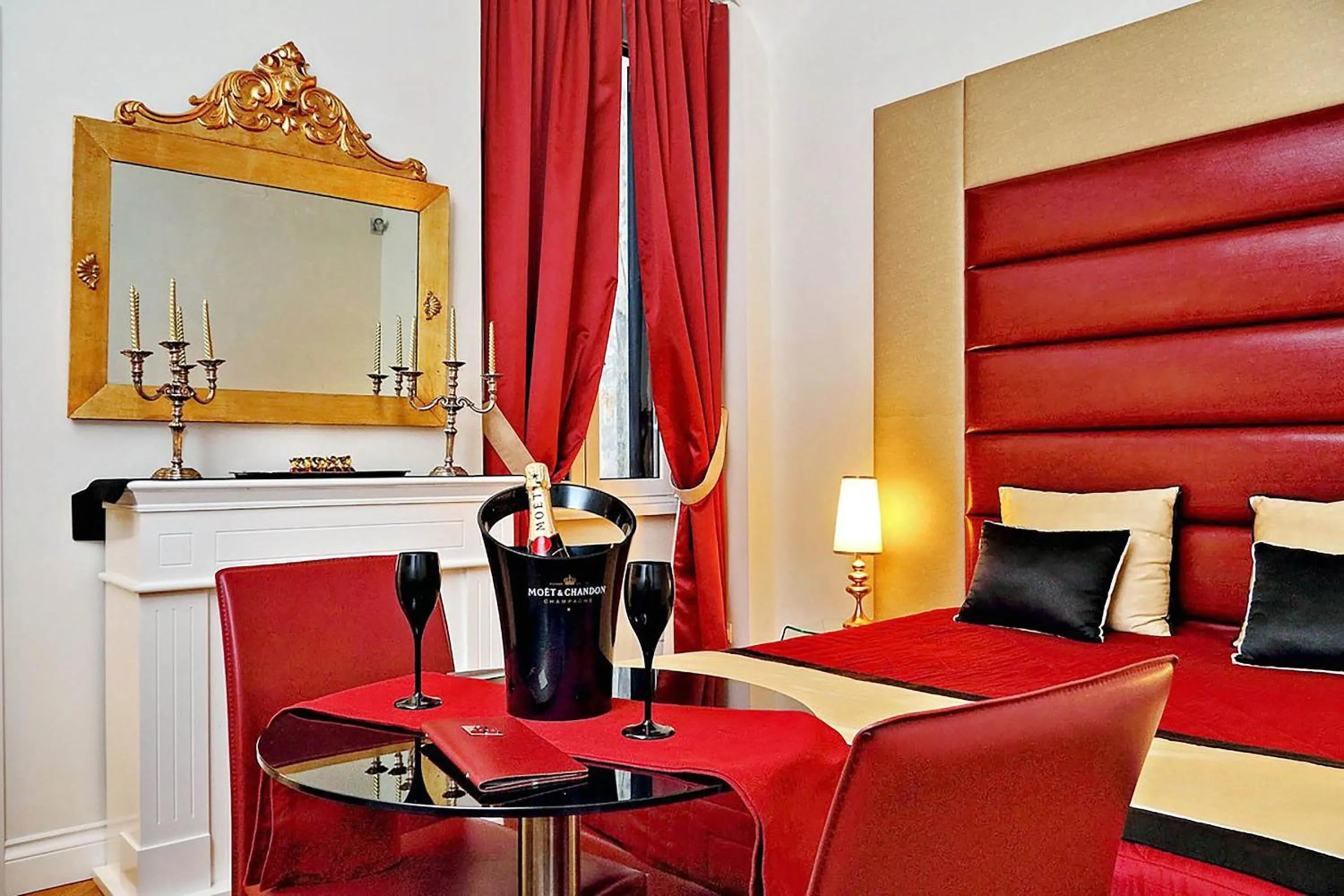 AMM Luxury Rooms