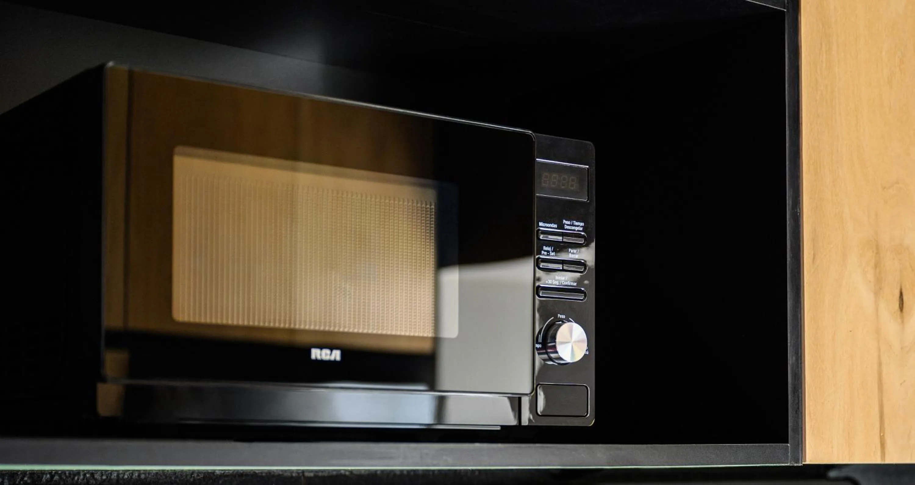 microwave in Deluxe Apartments in Palermo - by BueRentals