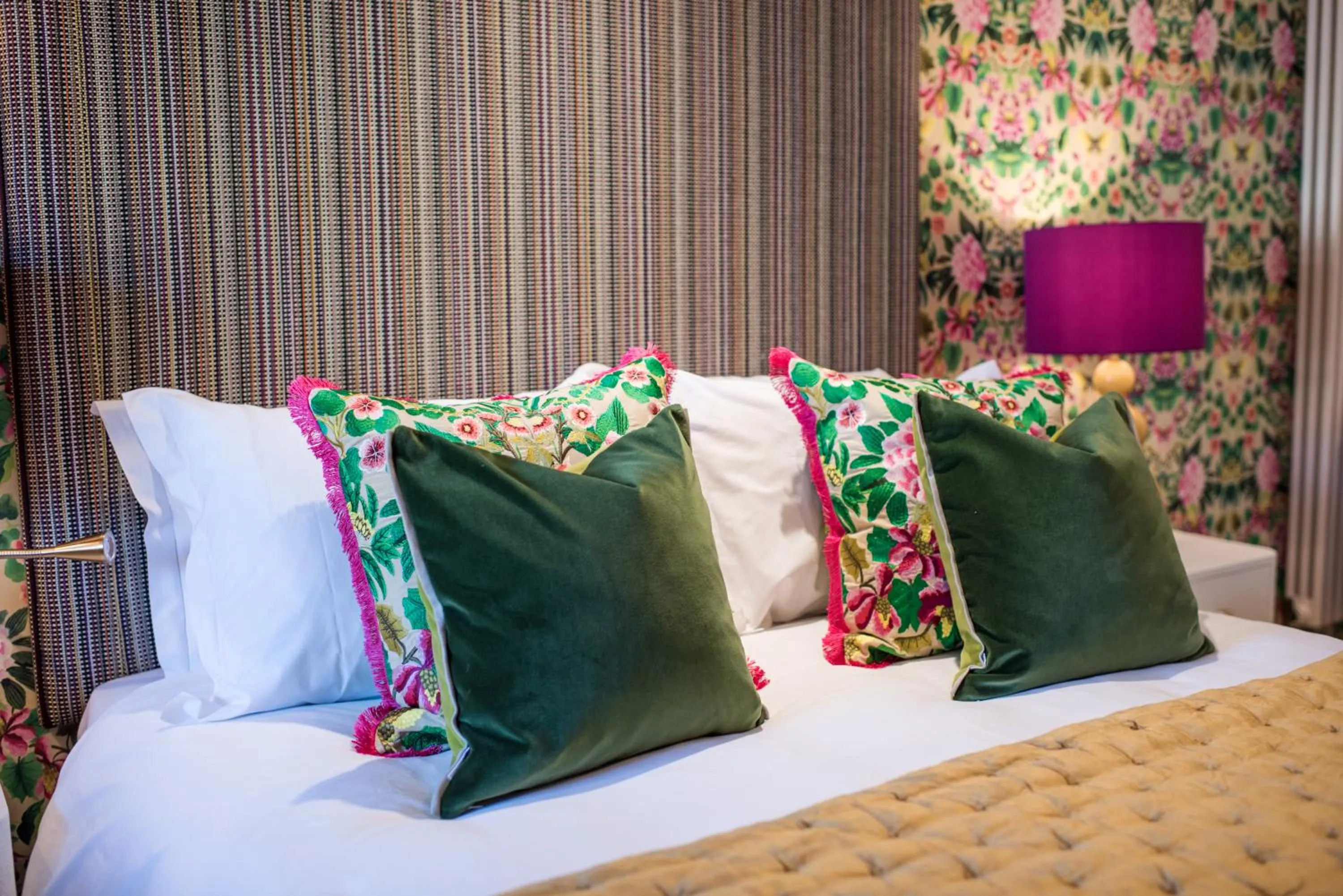 Bed in Dewars Restaurant and Rooms