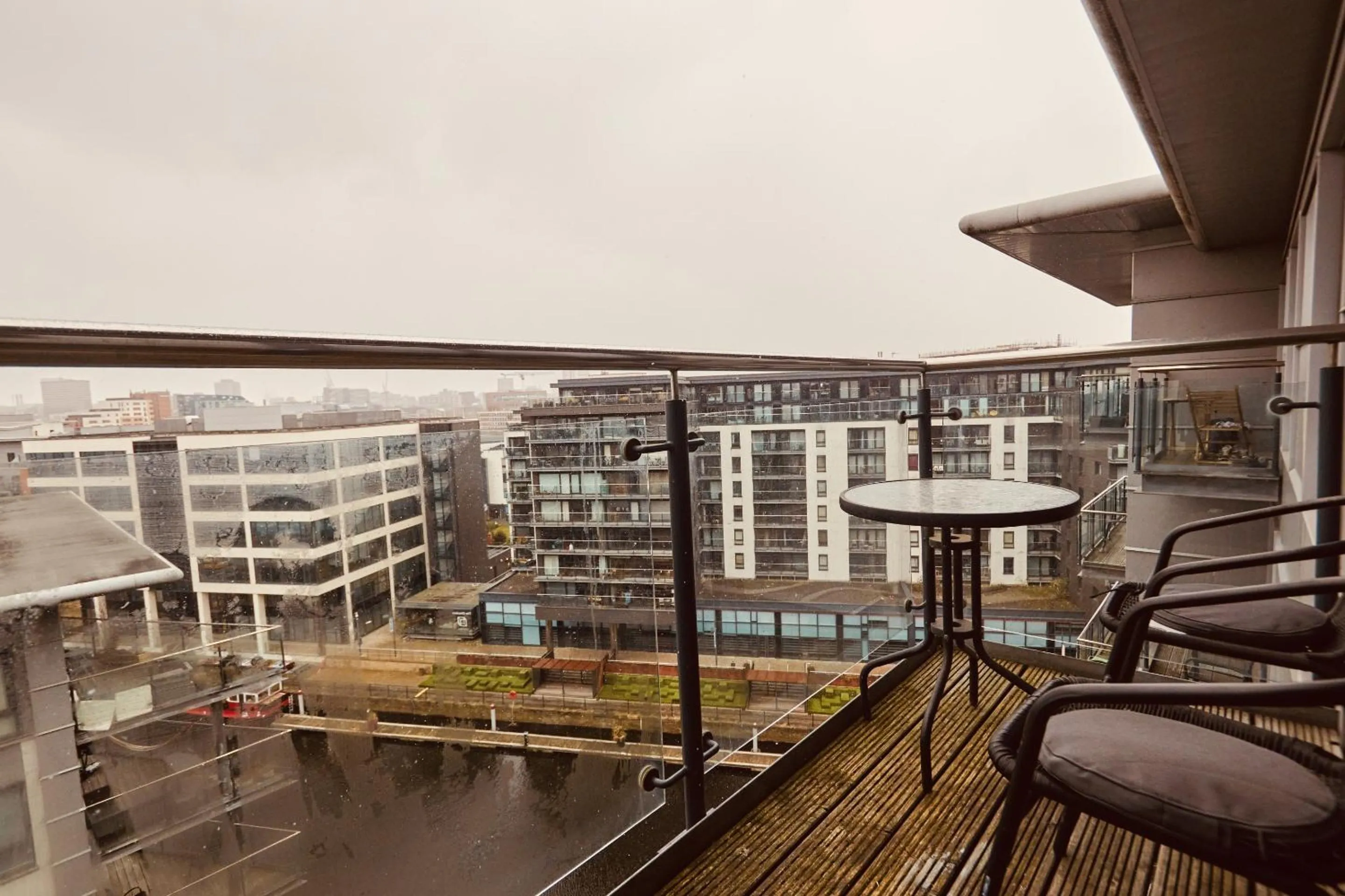 Deluxe City Apt, River Canal View& Free Parking!