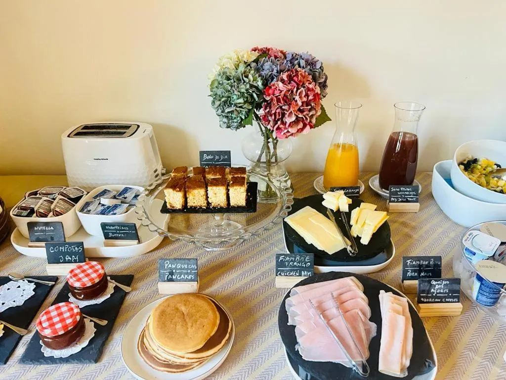 Buffet breakfast in Quinta da Nasce Água