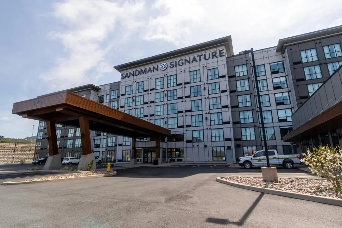 Property building in Sandman Signature Dartmouth Hotel & Suites Property building in Sandman Signature Dartmouth Hotel & Suites