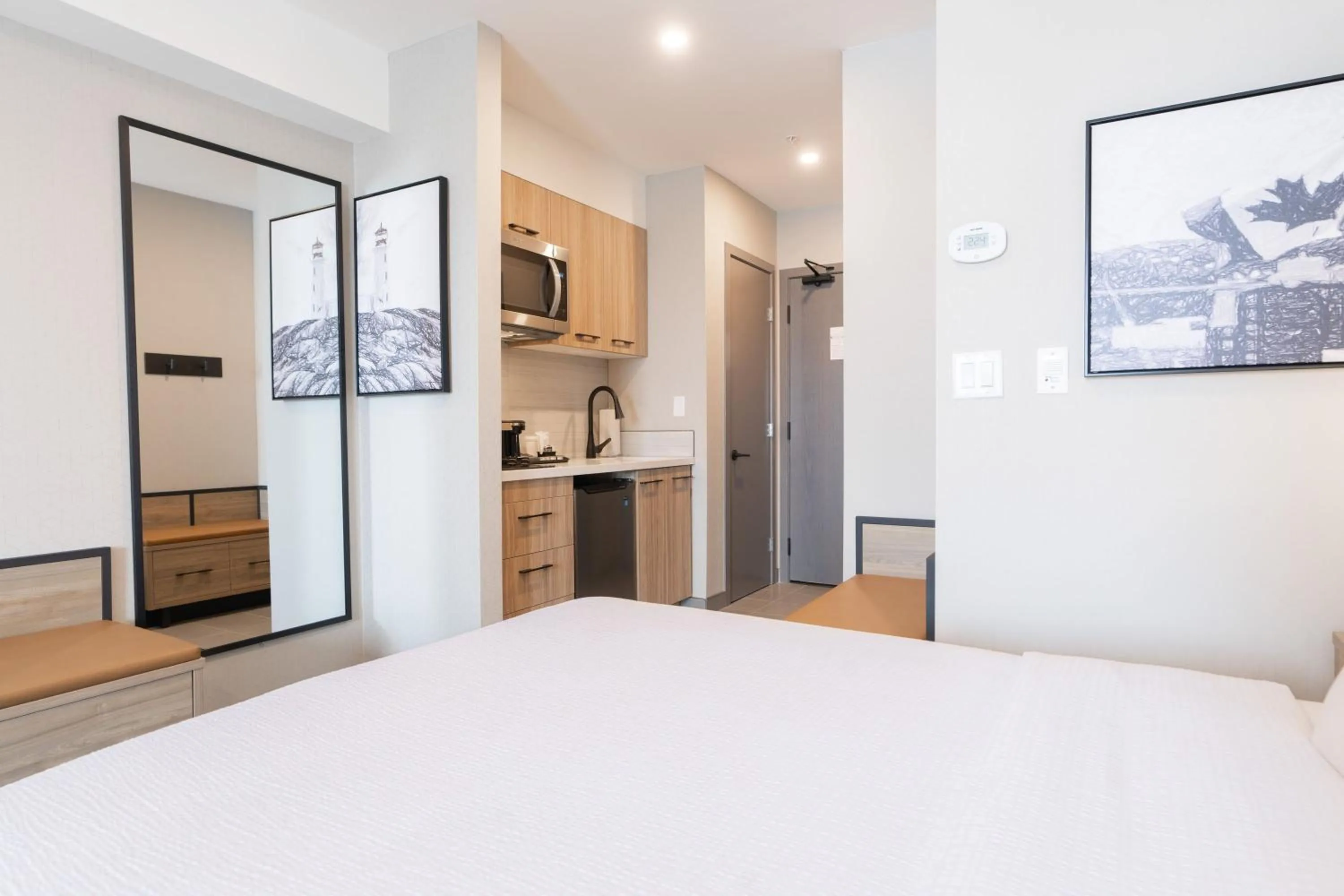 Kitchen or kitchenette, Bed in Sandman Signature Dartmouth Hotel & Suites