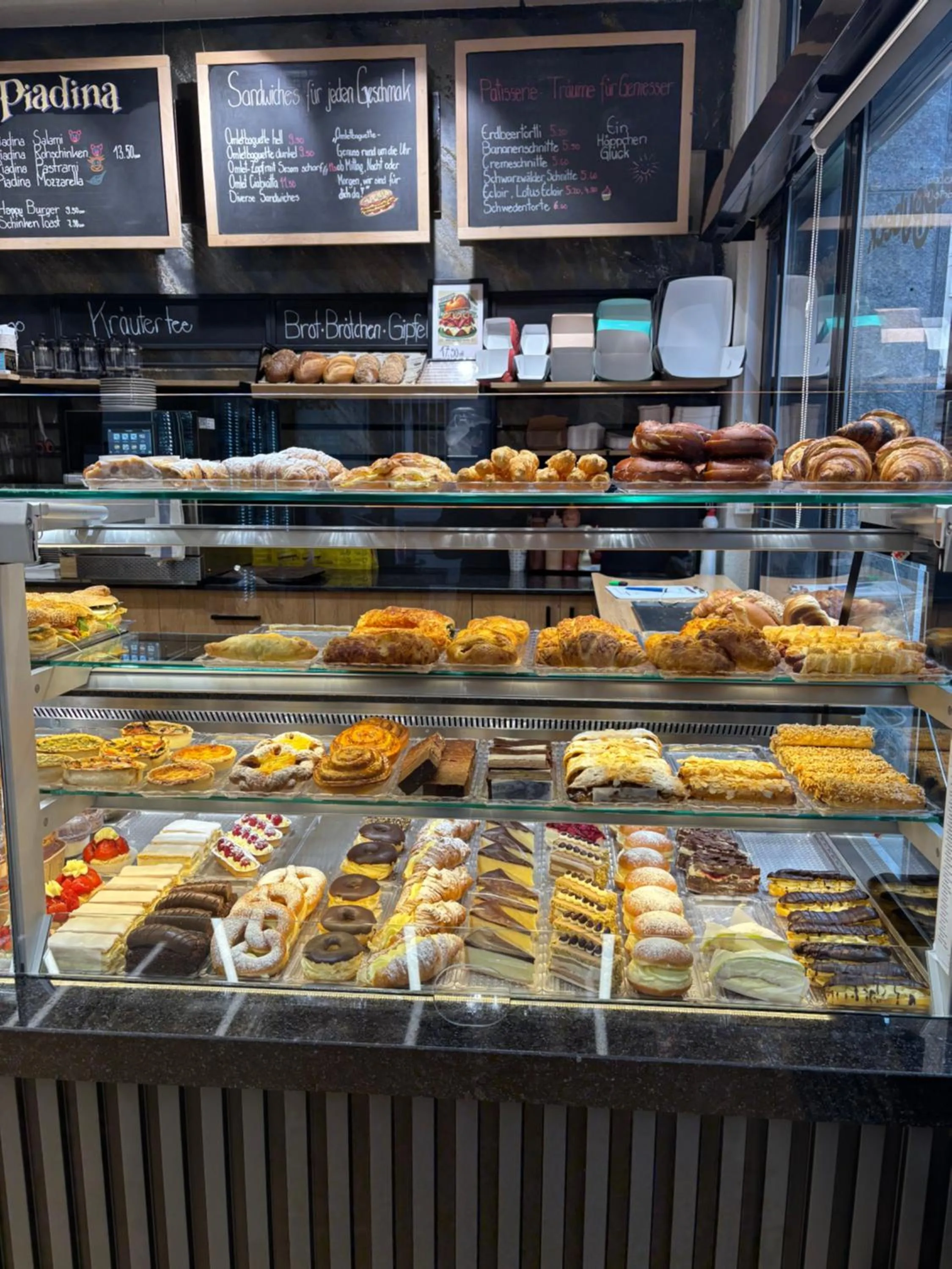 Restaurant/places to eat in Nani City Hotel Self Check-In