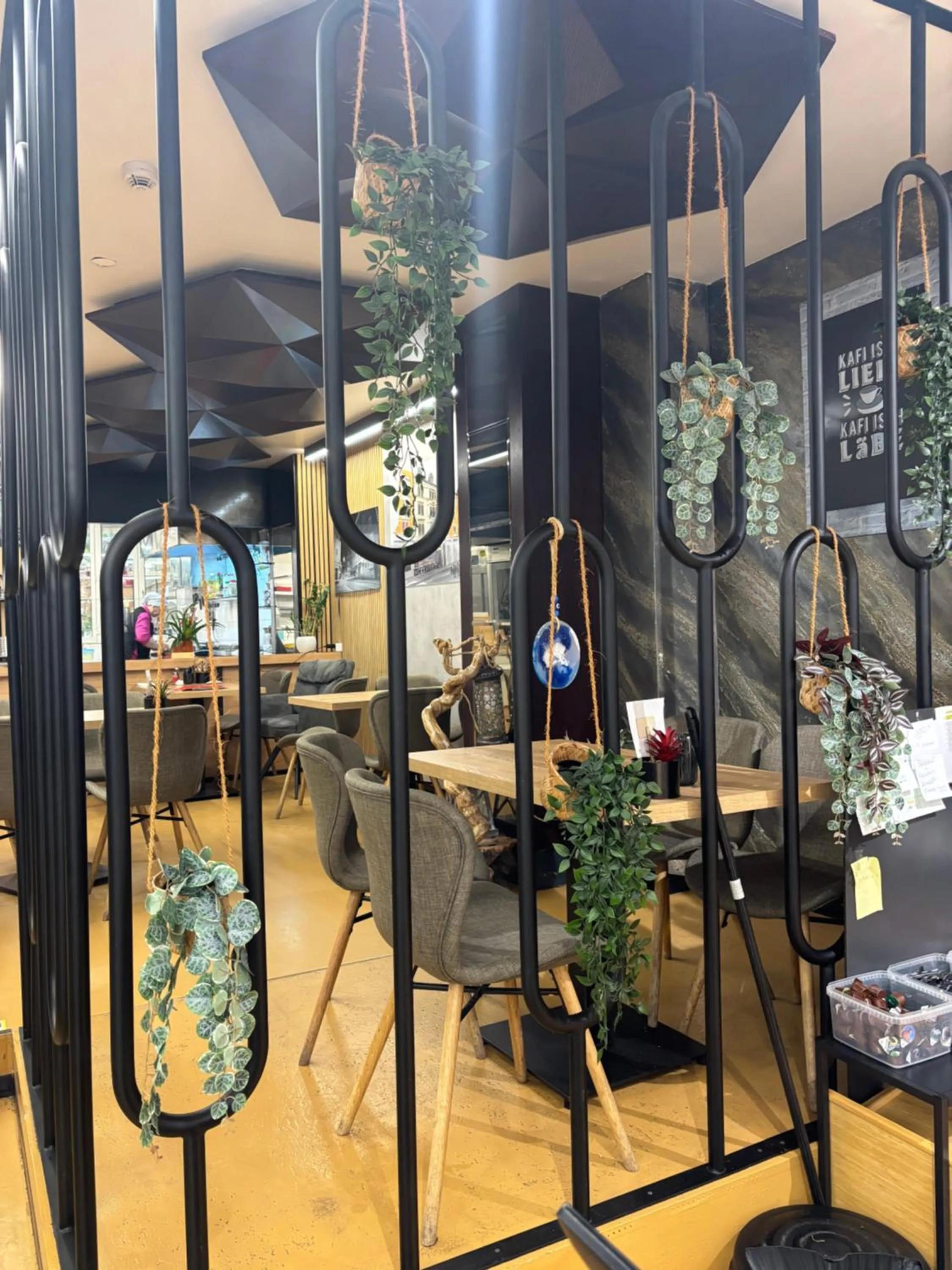 Restaurant/places to eat in Nani City Hotel Self Check-In