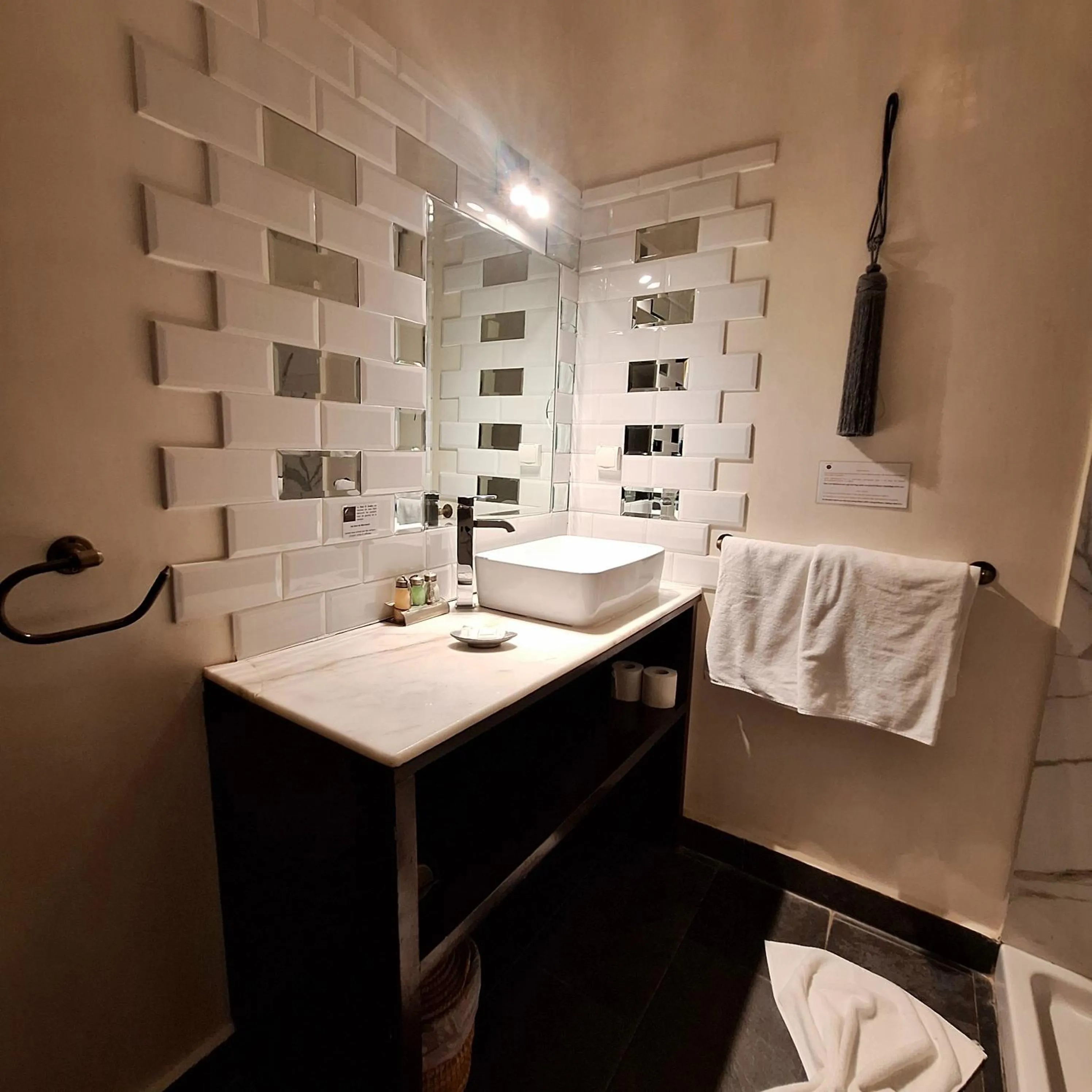 Toilet in Riad El Grably