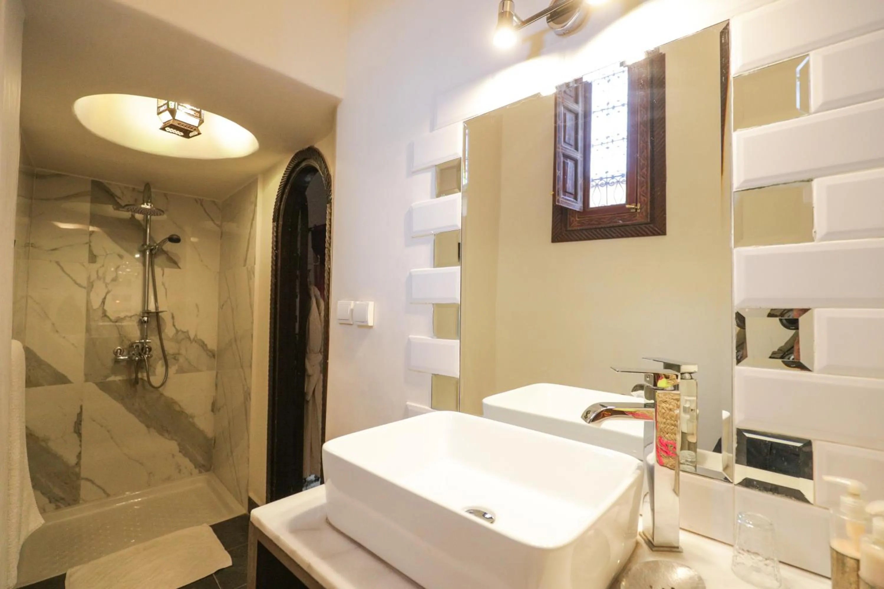 Shower in Riad El Grably