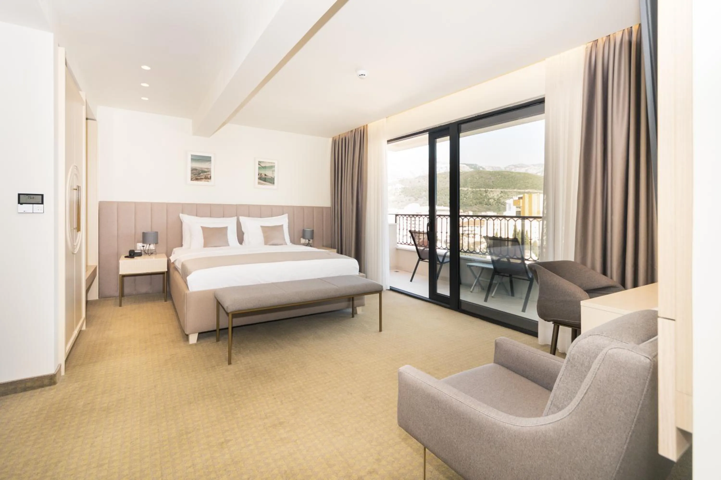 Balcony/Terrace, Bed in Hotel Pima Budva