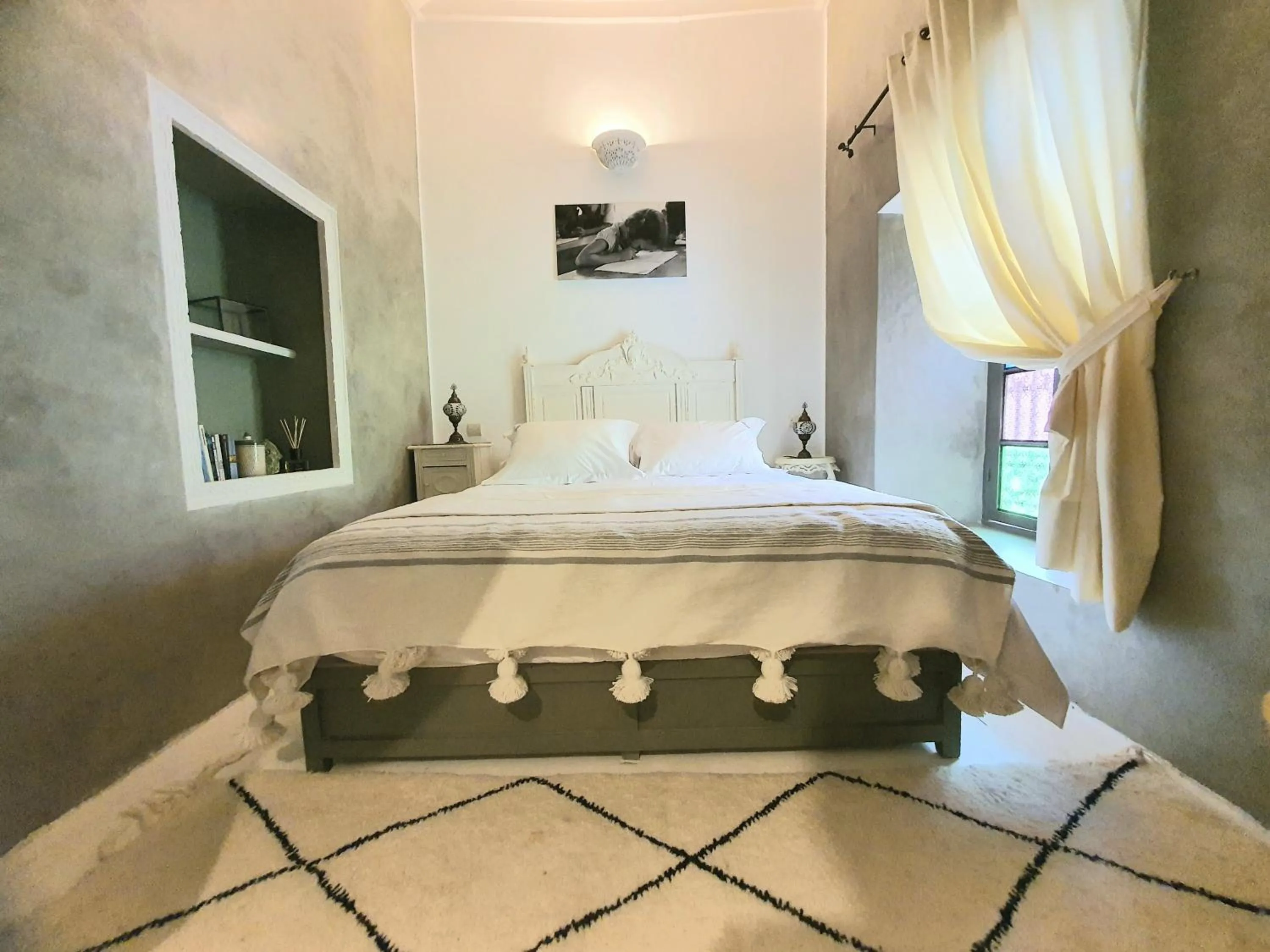 Photo of the whole room, Bed in Riad Dar Zouar & Spa