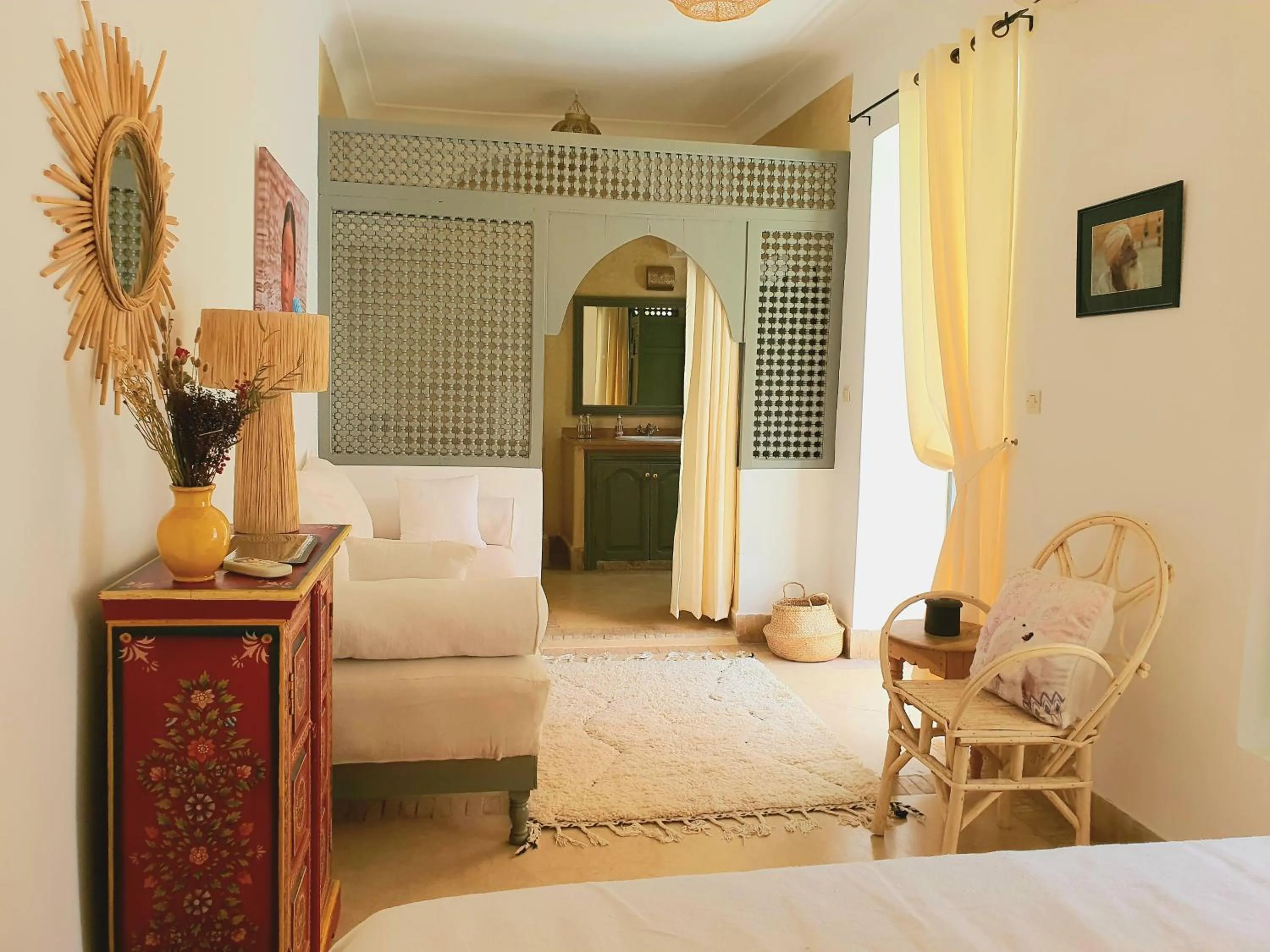 Seating area, Bed in Riad Dar Zouar & Spa