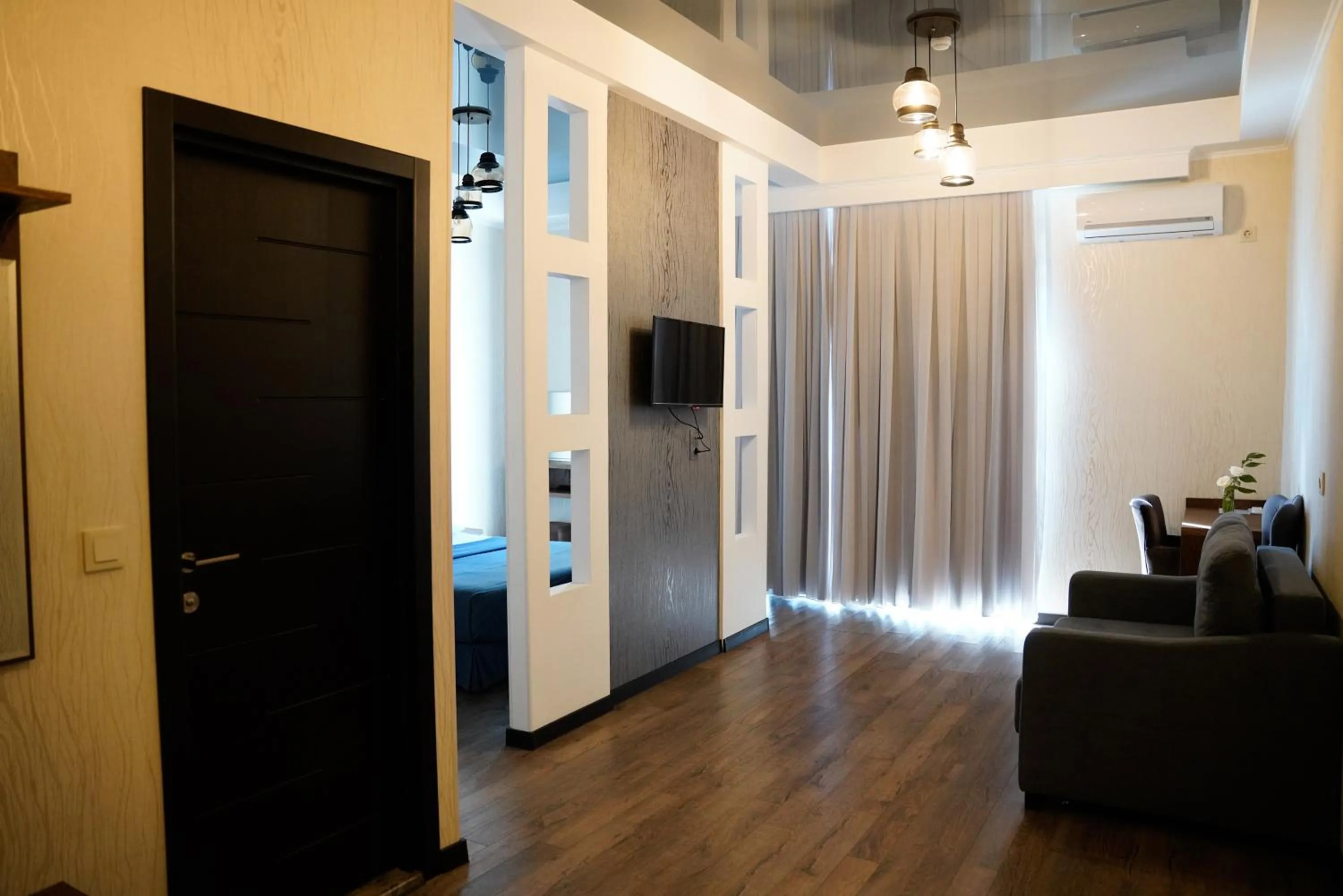 Communal lounge/ TV room in Hotel Panoramic