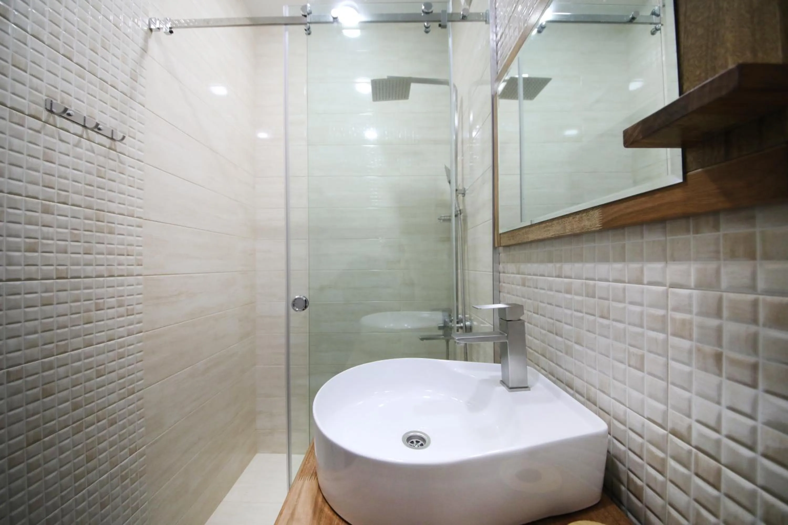 Shower in Hotel Panoramic