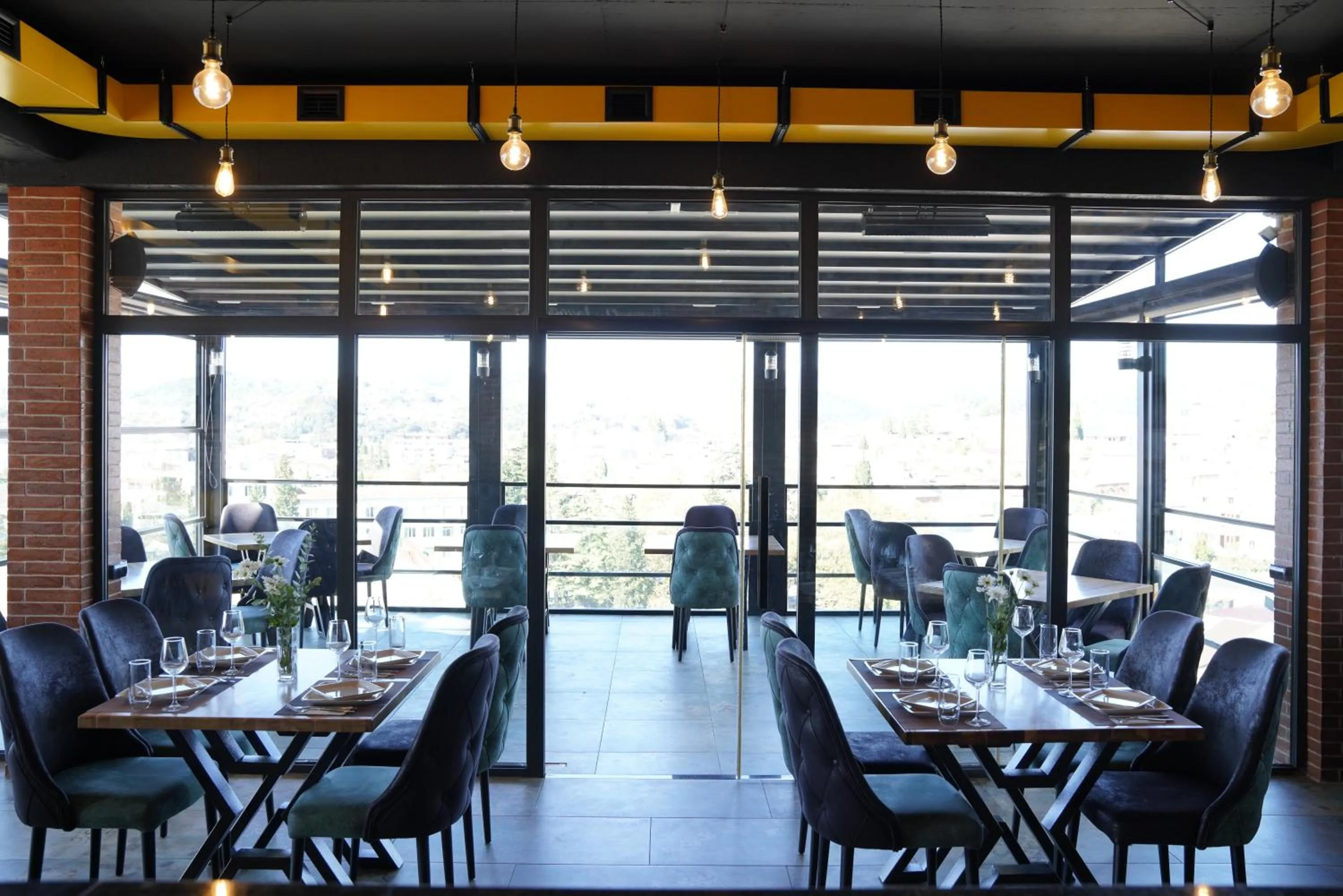 Restaurant/places to eat in Hotel Panoramic