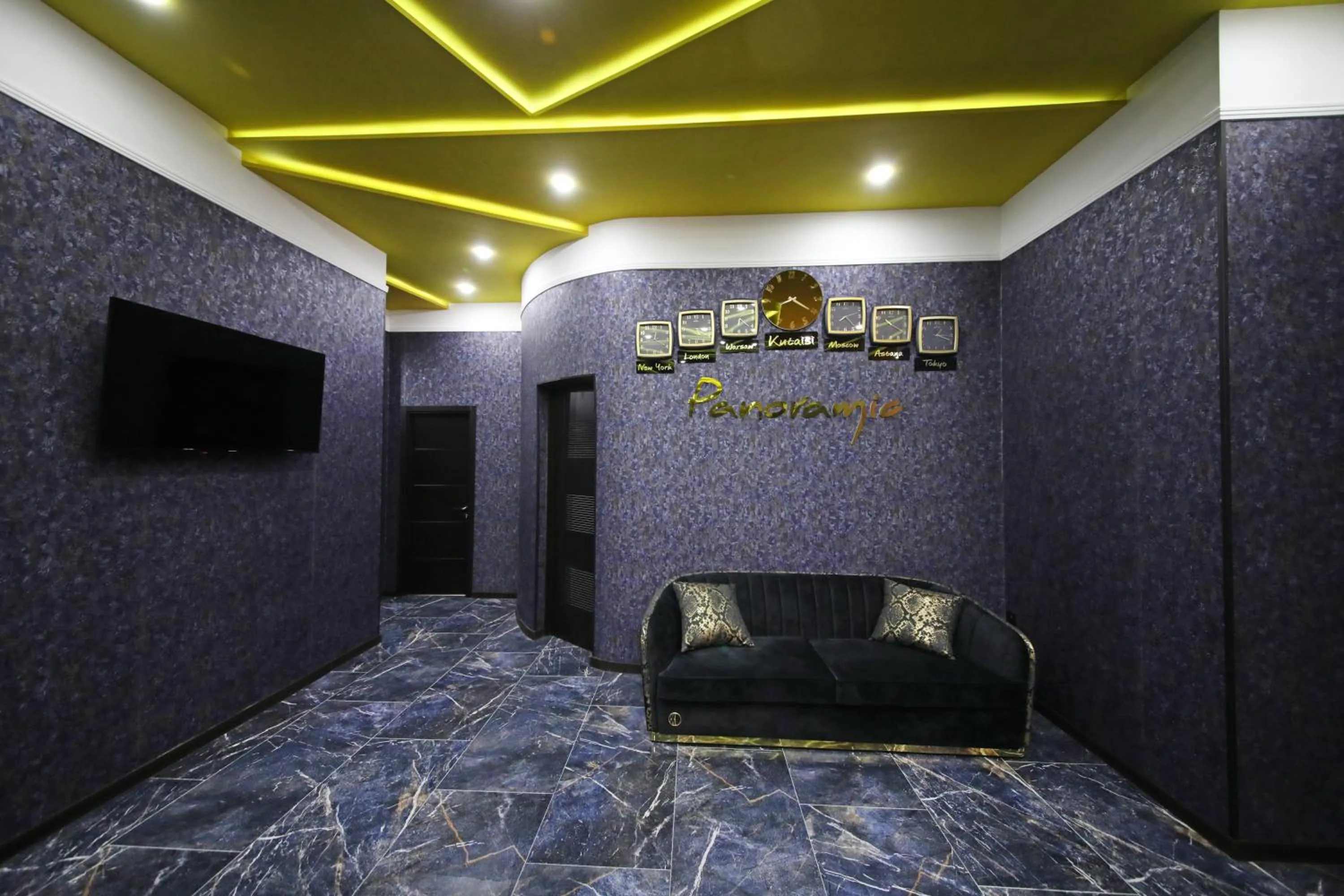 Communal lounge/ TV room in Hotel Panoramic