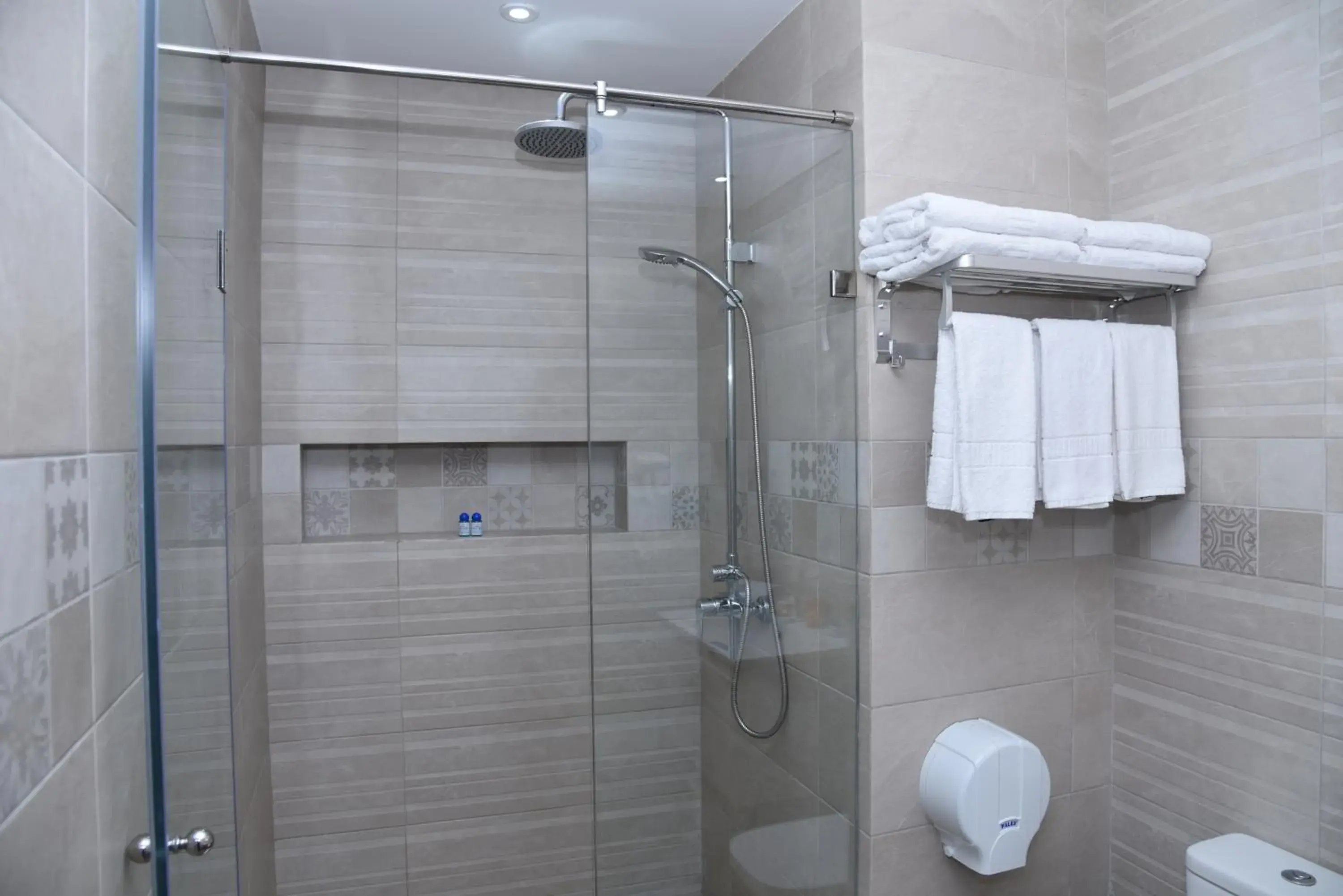 Bathroom in Golden Beach Appart'hotel Bathroom in Golden Beach Appart'hotel