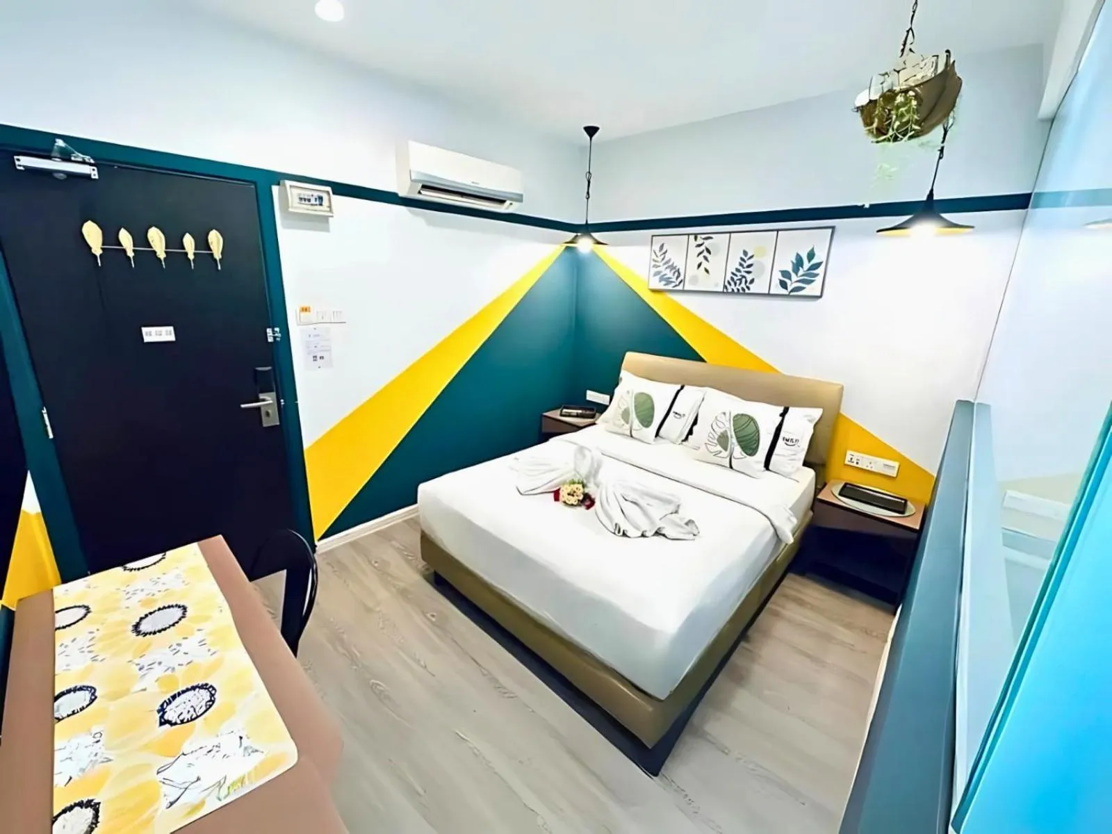 Bedroom, Bed in Smile Hotel Subang Airport