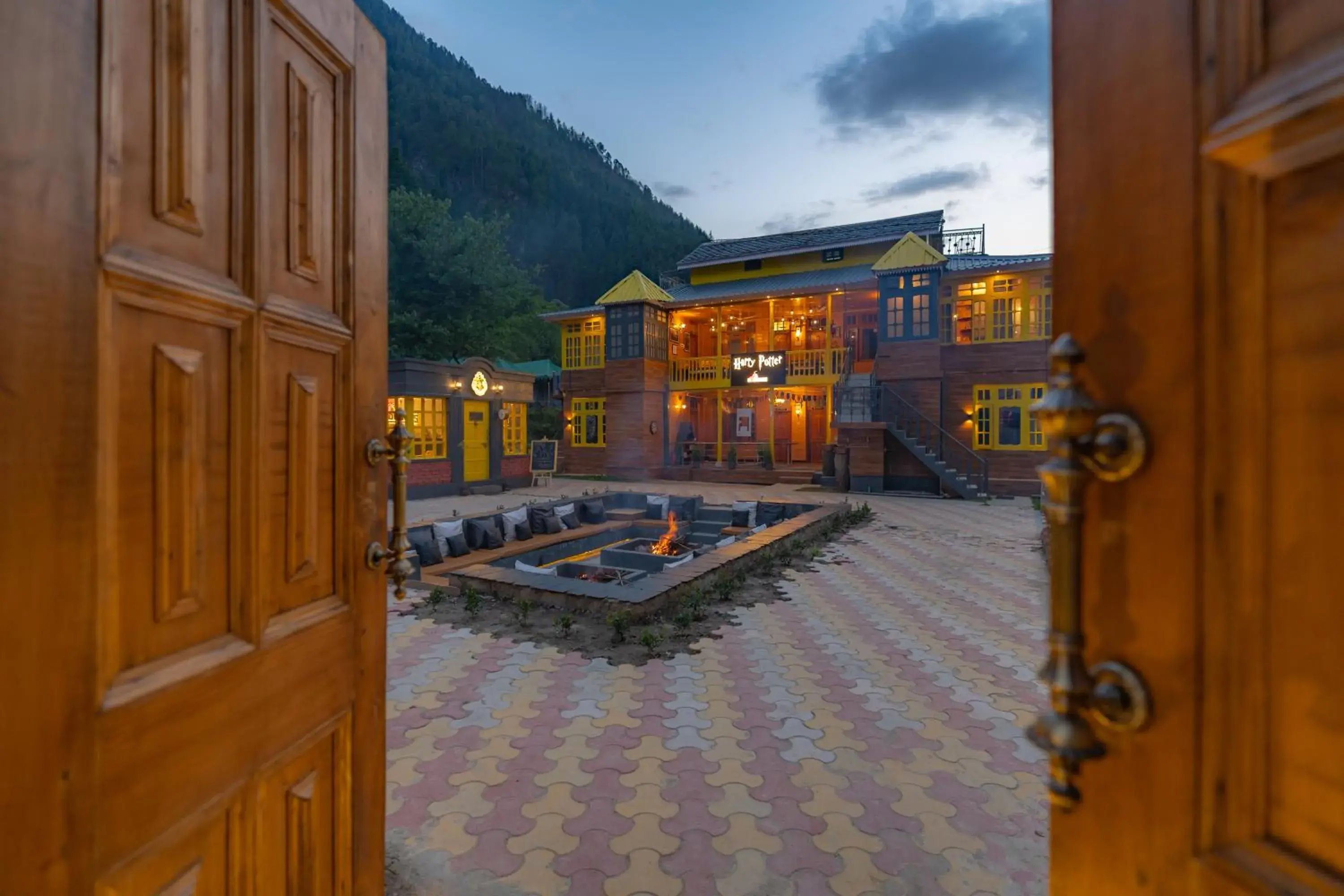 Property building in Whoopers Boutique Kasol Property building in Whoopers Boutique Kasol