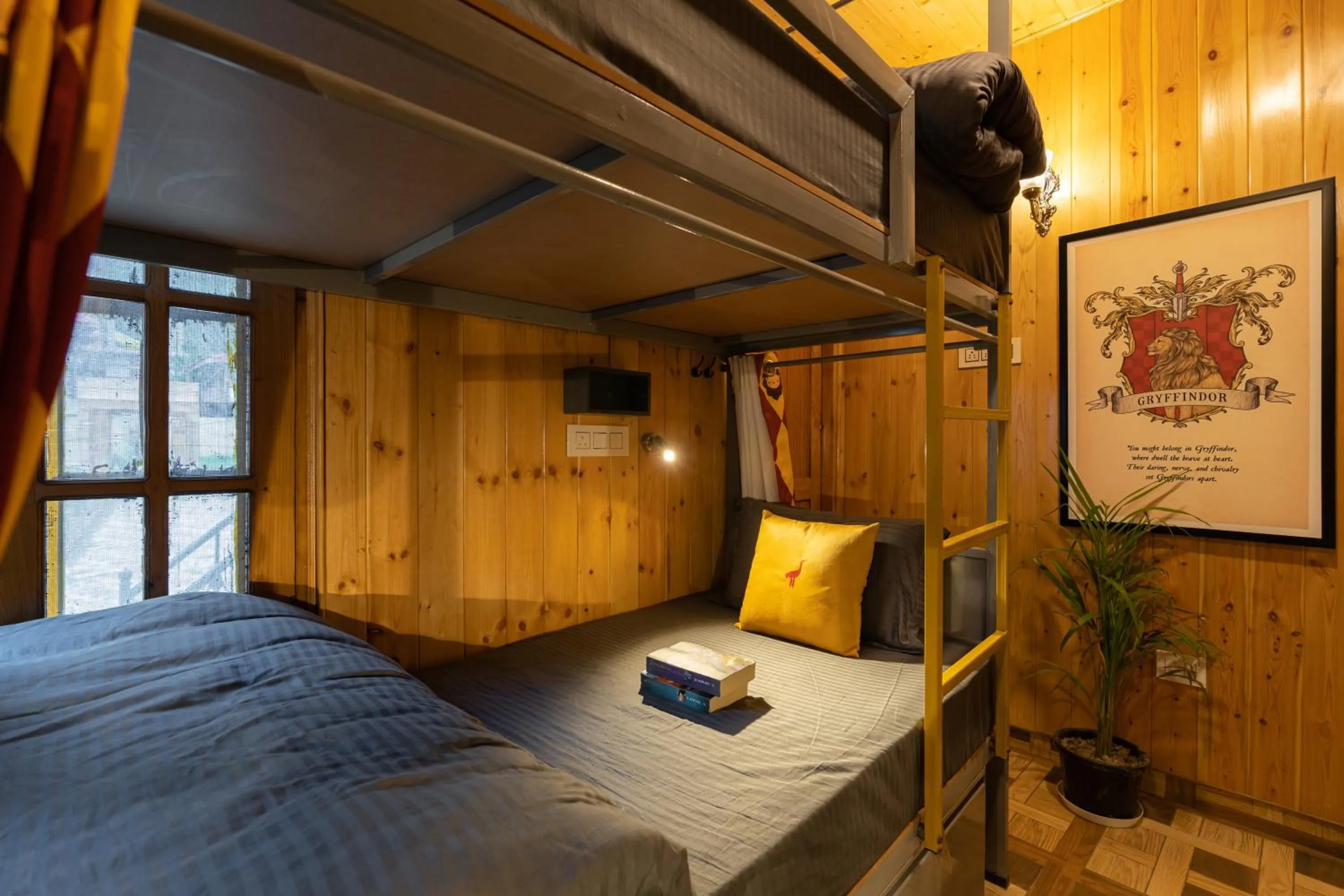 Bed in Whoopers Boutique Kasol