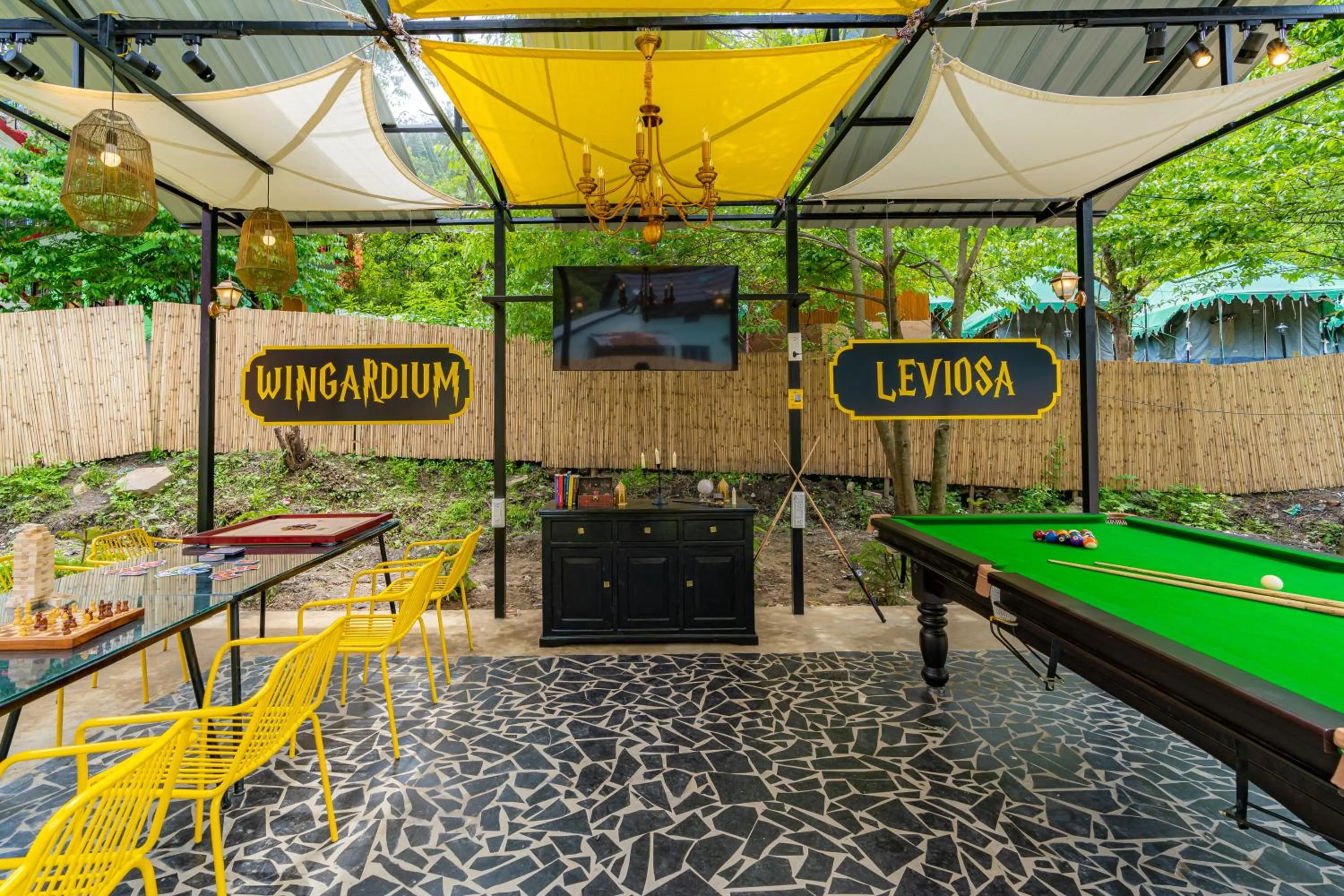 Billiard in Whoopers Boutique Kasol