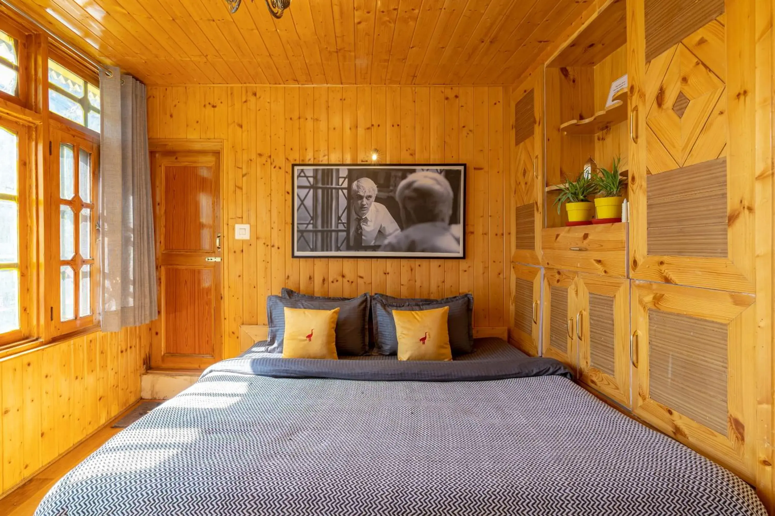 Deluxe Double Room in Whoopers Boutique Kasol Deluxe Double Room in Whoopers Boutique Kasol