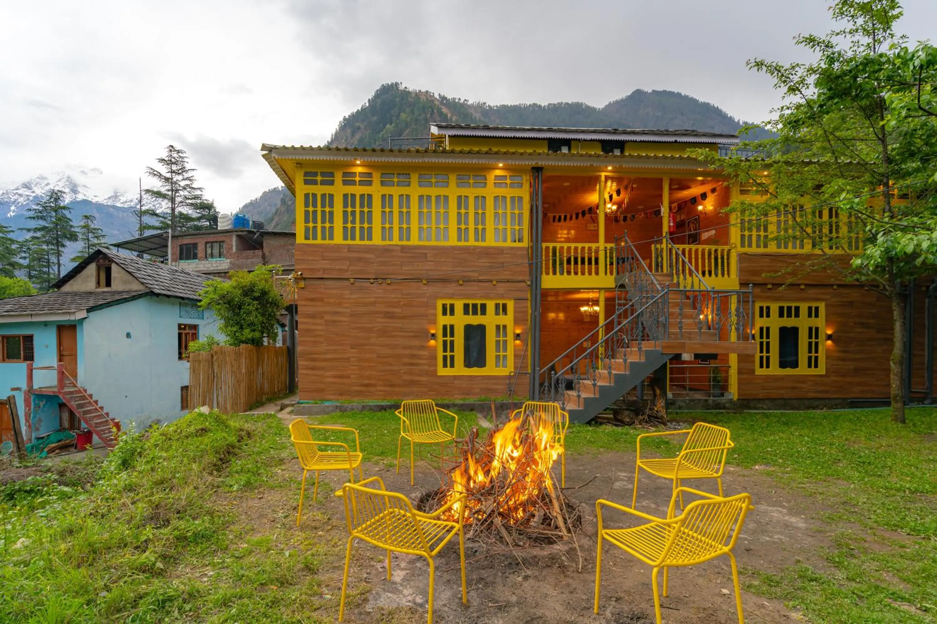 Property building in Whoopers Boutique Kasol