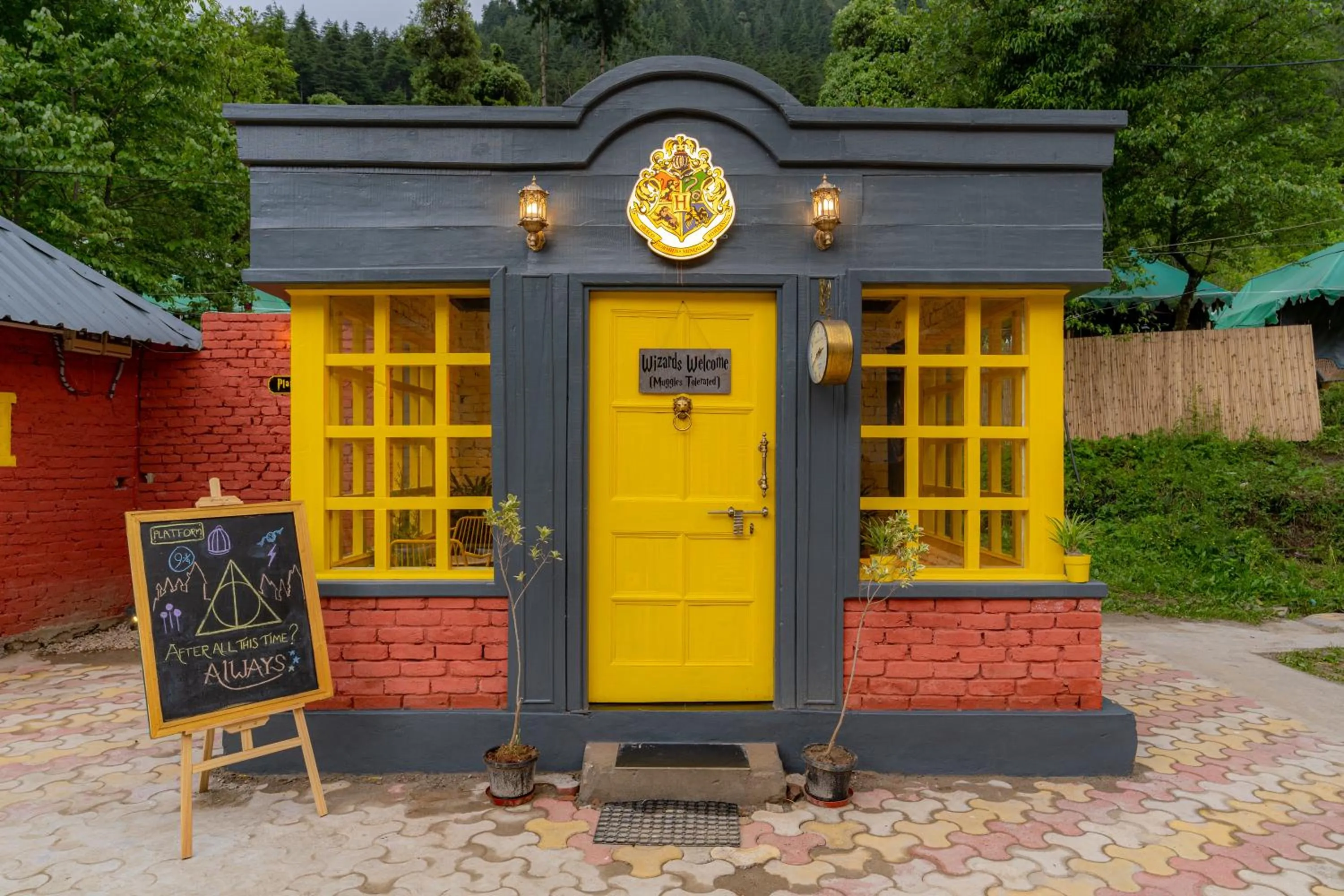 Day in Whoopers Boutique Kasol