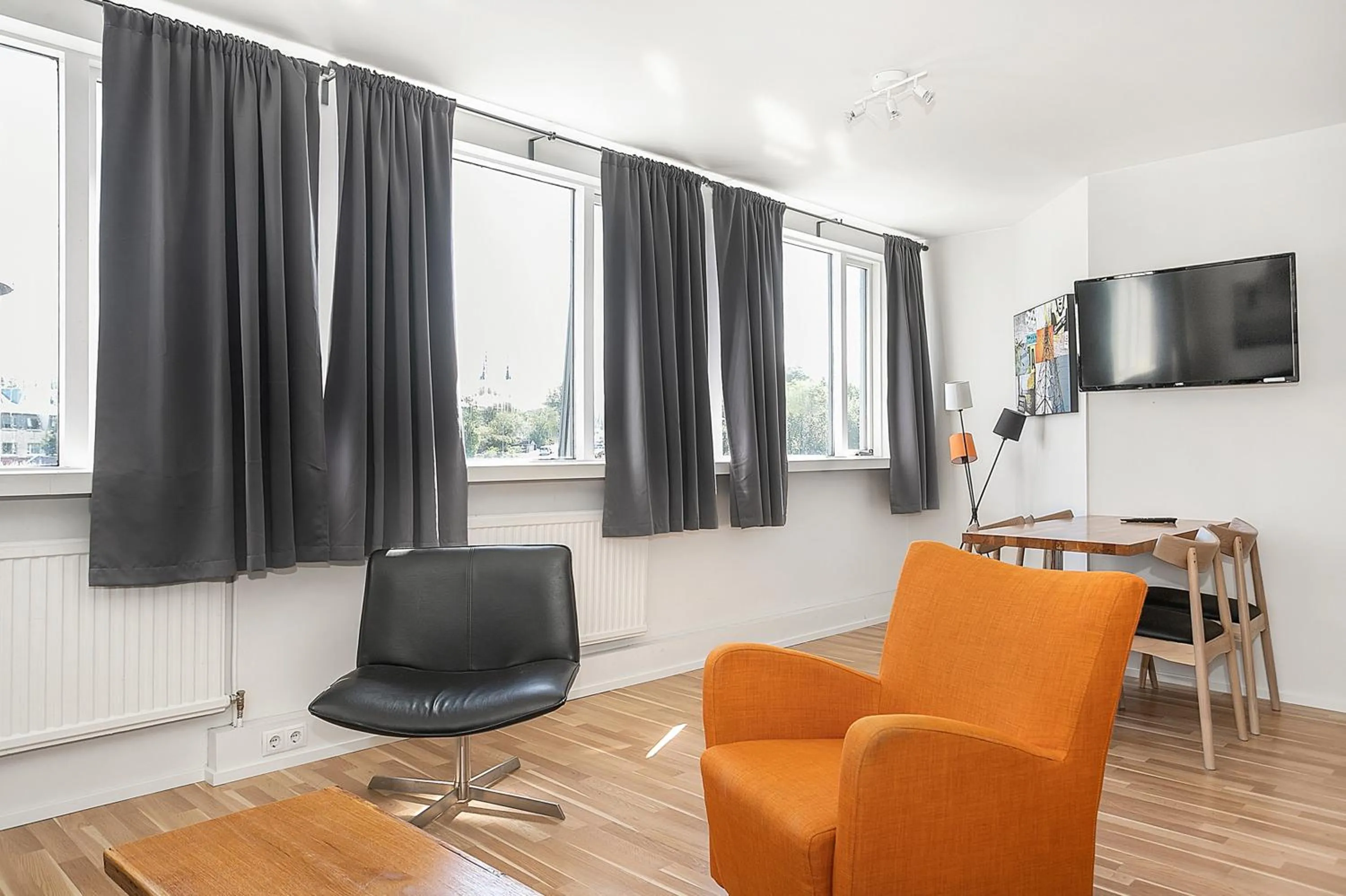 TV and multimedia in Stay Apartments Einholt