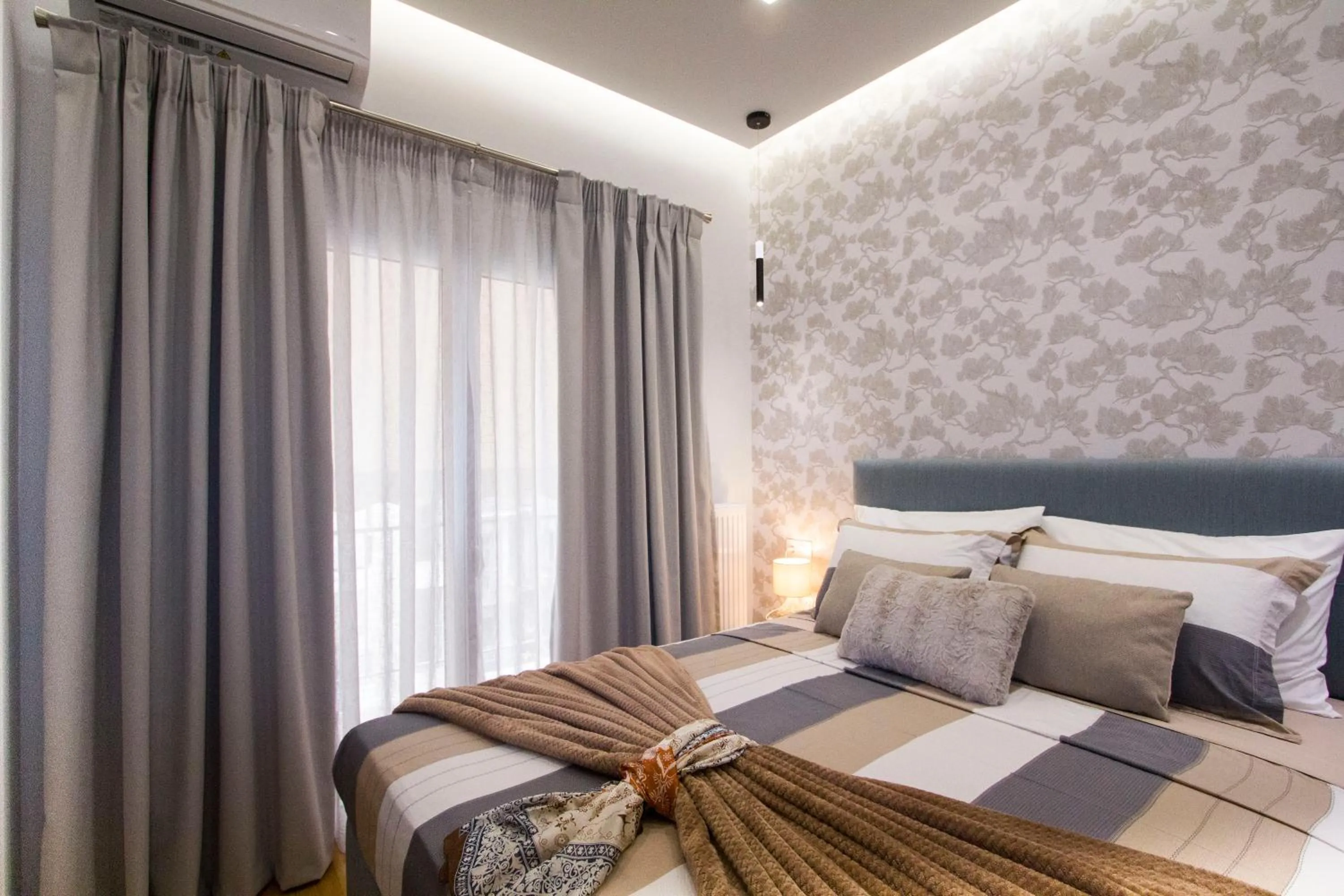 Luxurious apt near Ampelokipoi Metro station