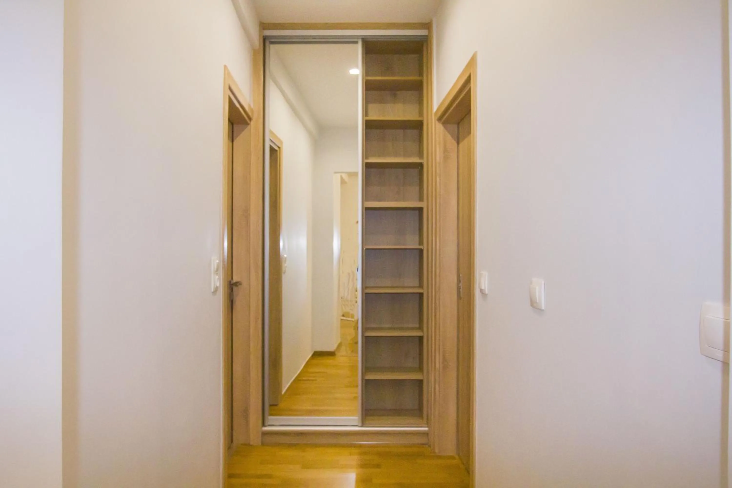 Luxurious apt near Ampelokipoi Metro station