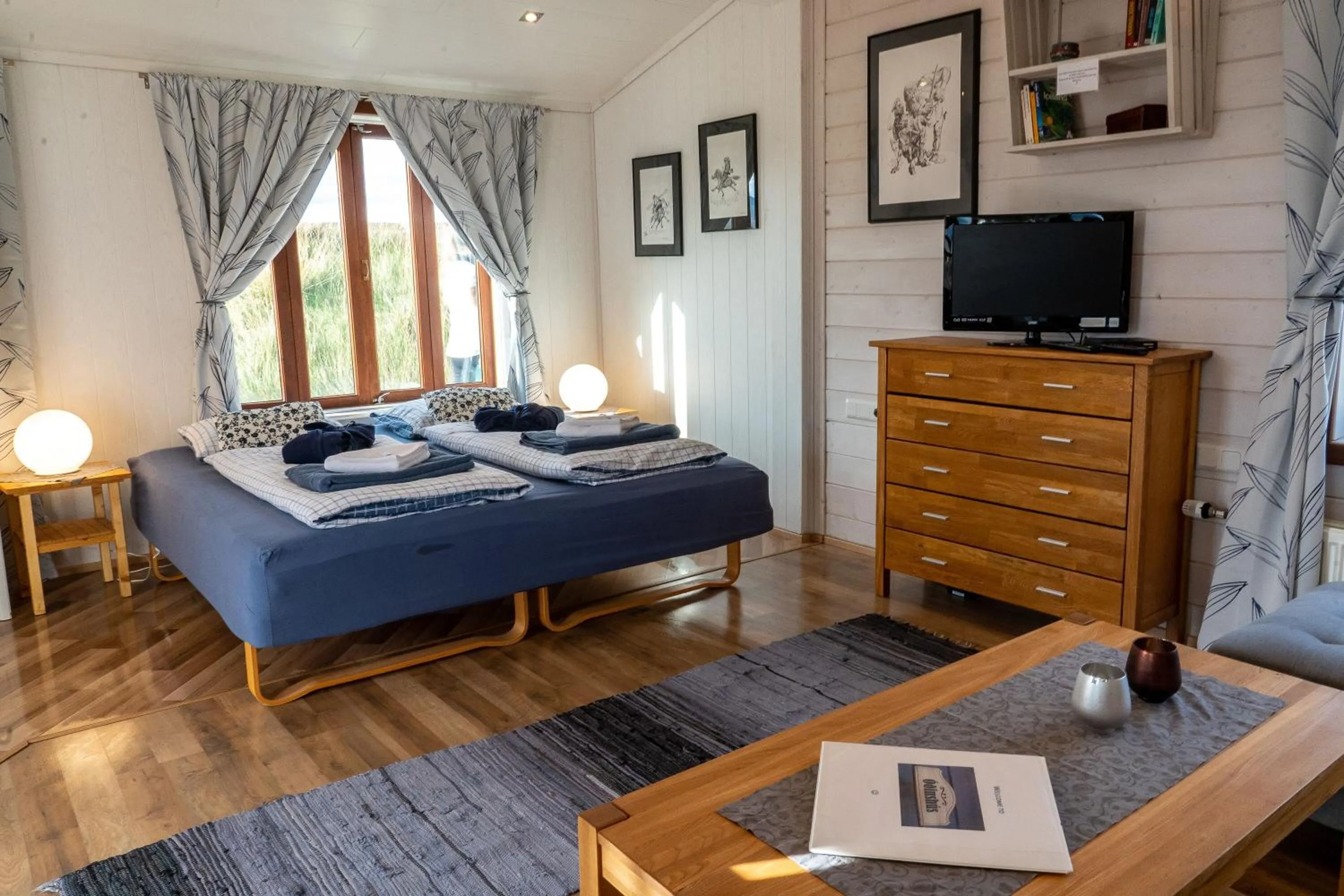 Photo of the whole room, Bed in Hestasport Cottages