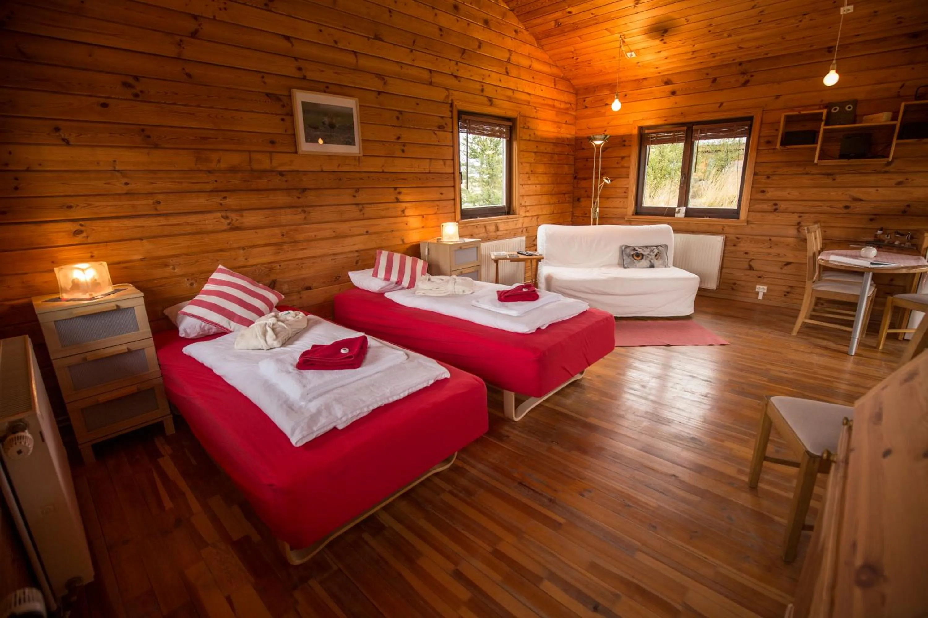 Living room, Bed in Hestasport Cottages