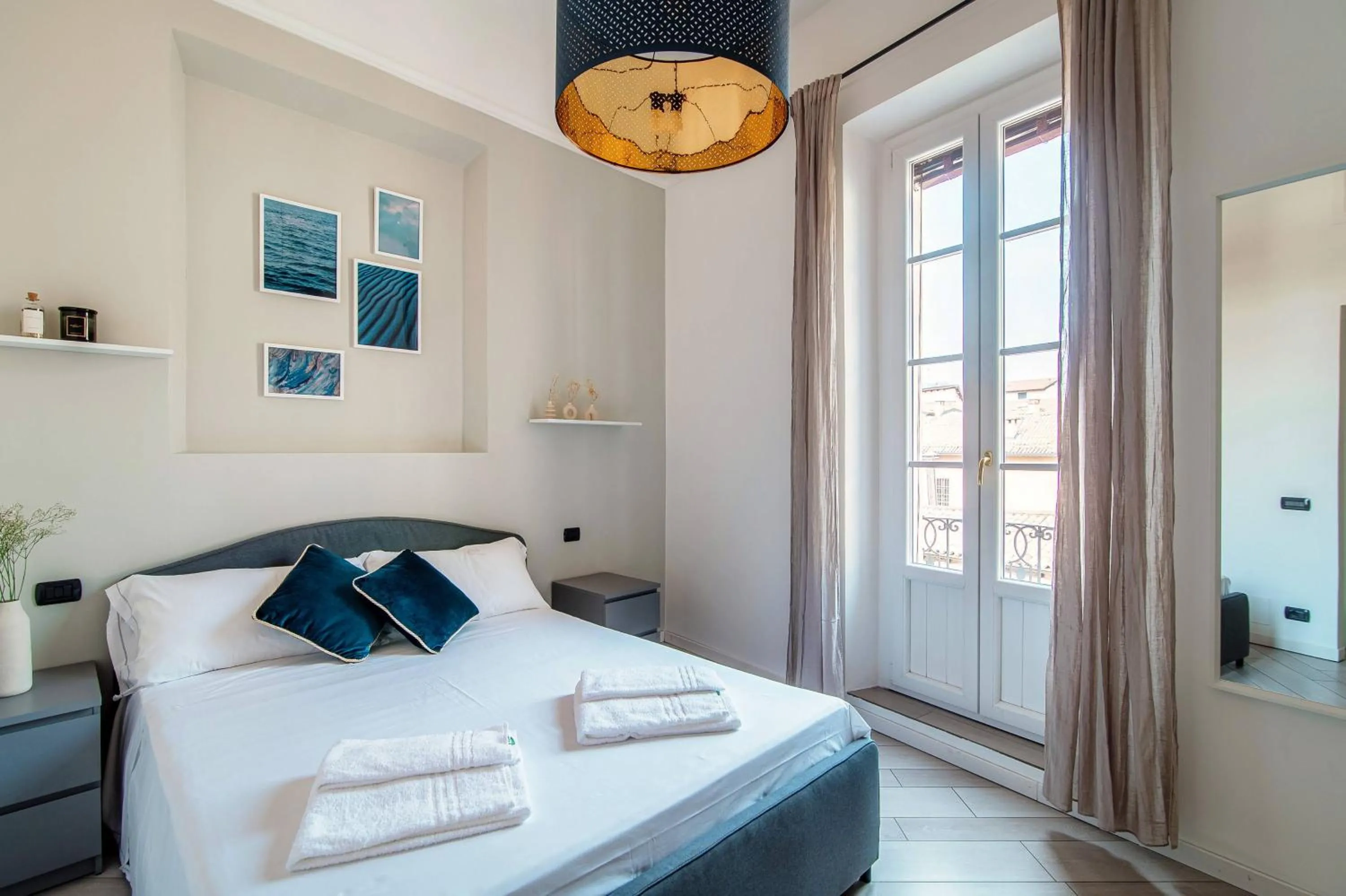 Shades of Lake - Blue Apartment