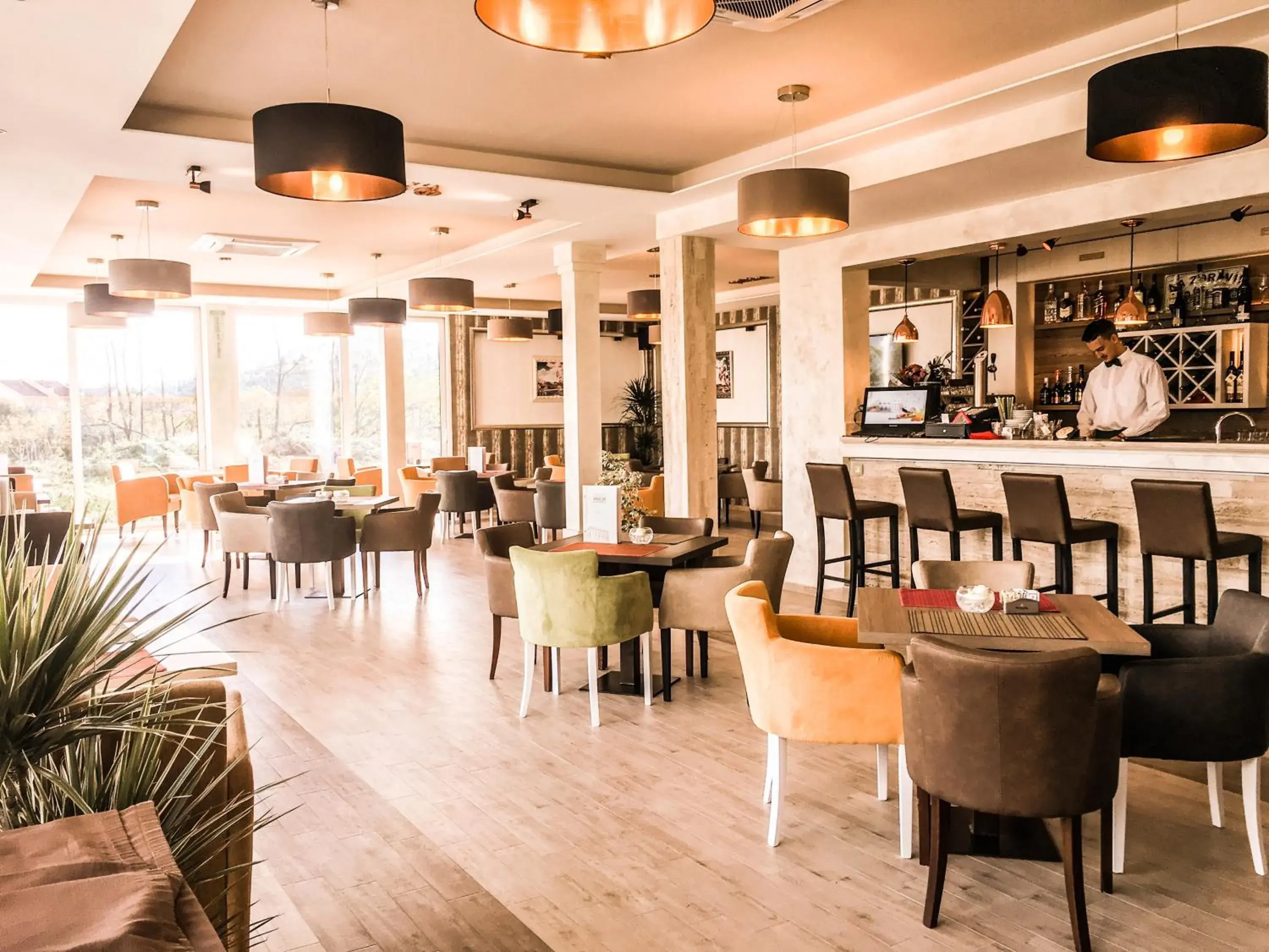 Restaurant/places to eat in Philia Hotel Restaurant/places to eat in Philia Hotel