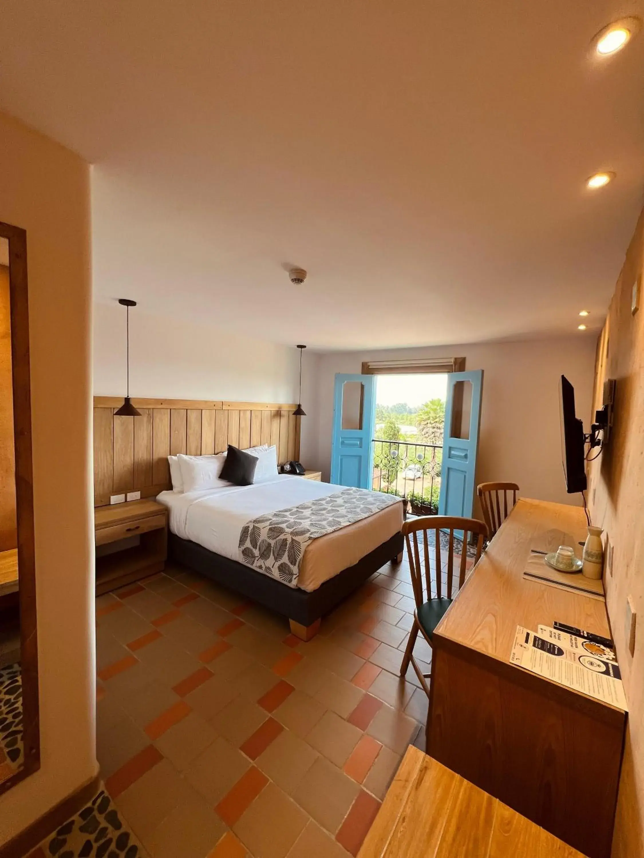 Deluxe Double Room with Balcony in Alfahar Hotel Deluxe Double Room with Balcony in Alfahar Hotel