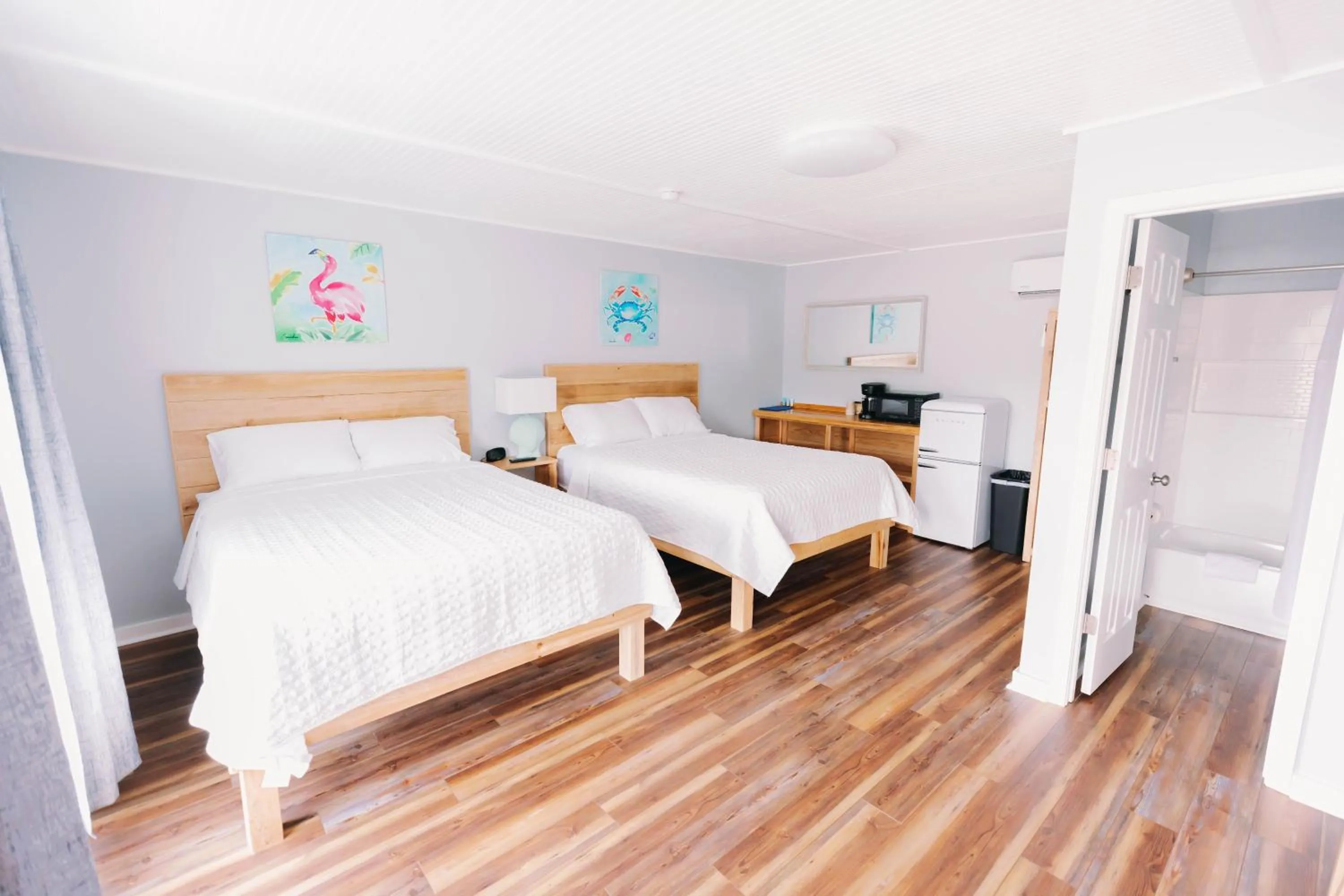 Bed in Anchor Inn Motel