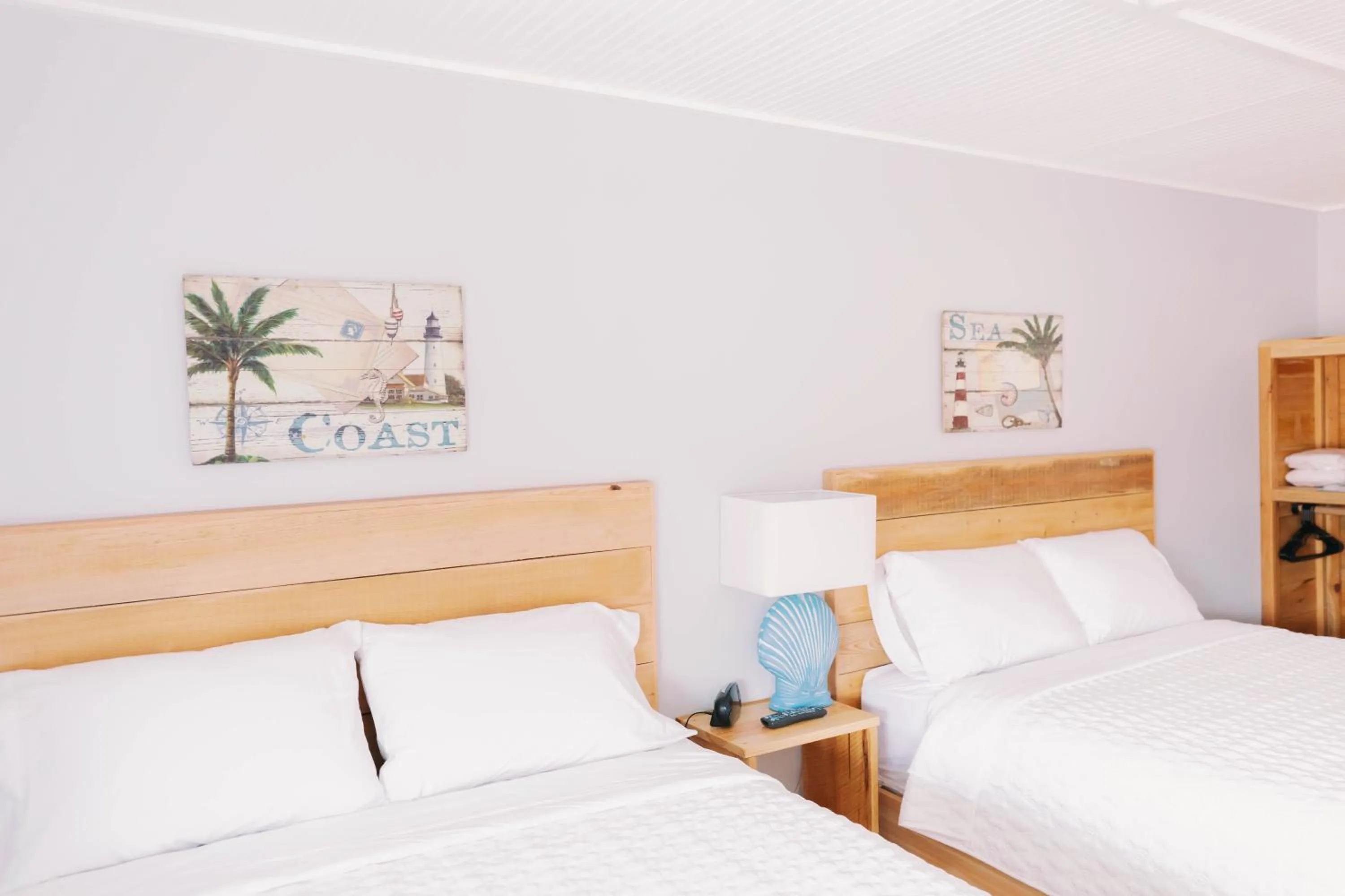 Bed in Anchor Inn Motel