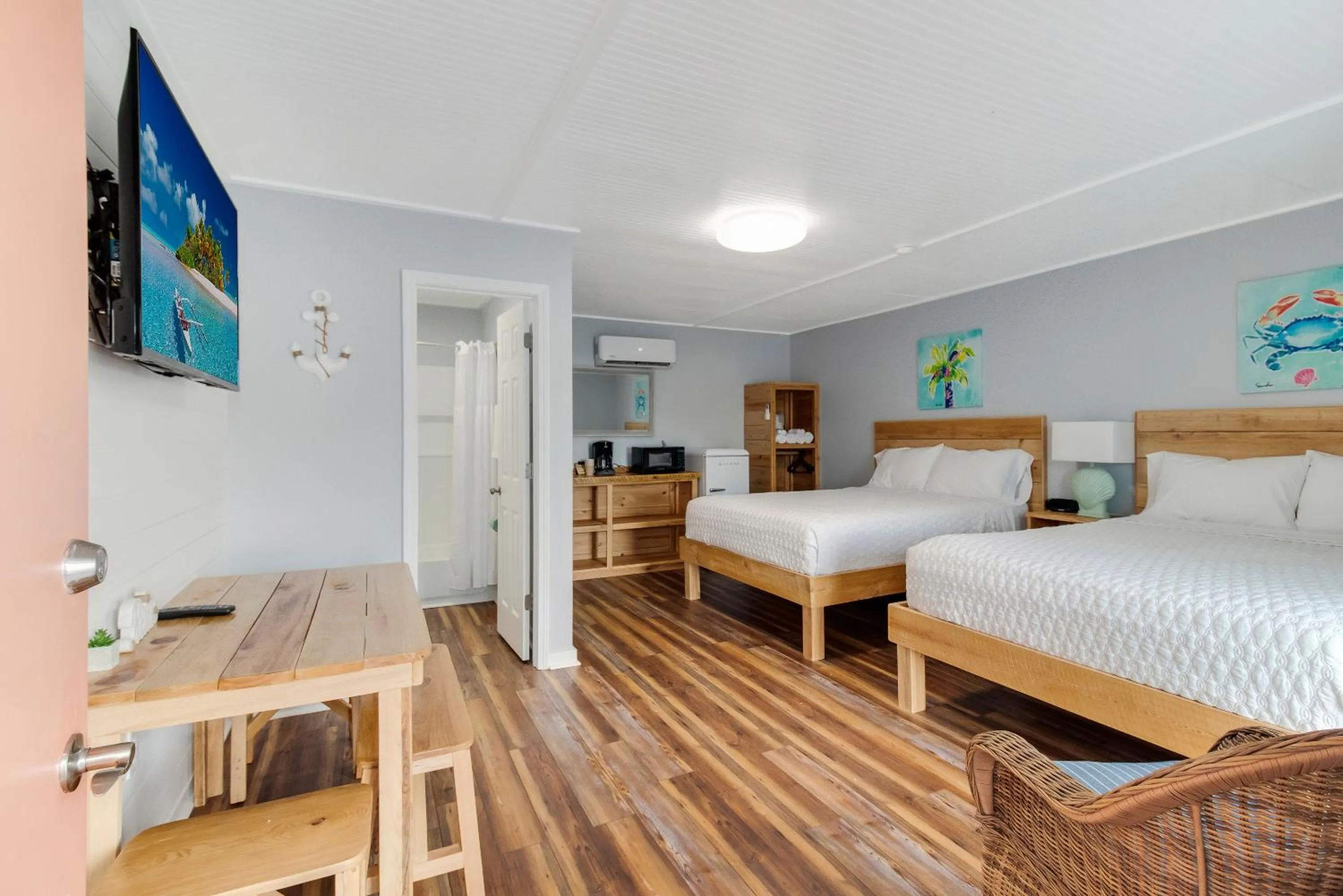 Bed in Anchor Inn Motel