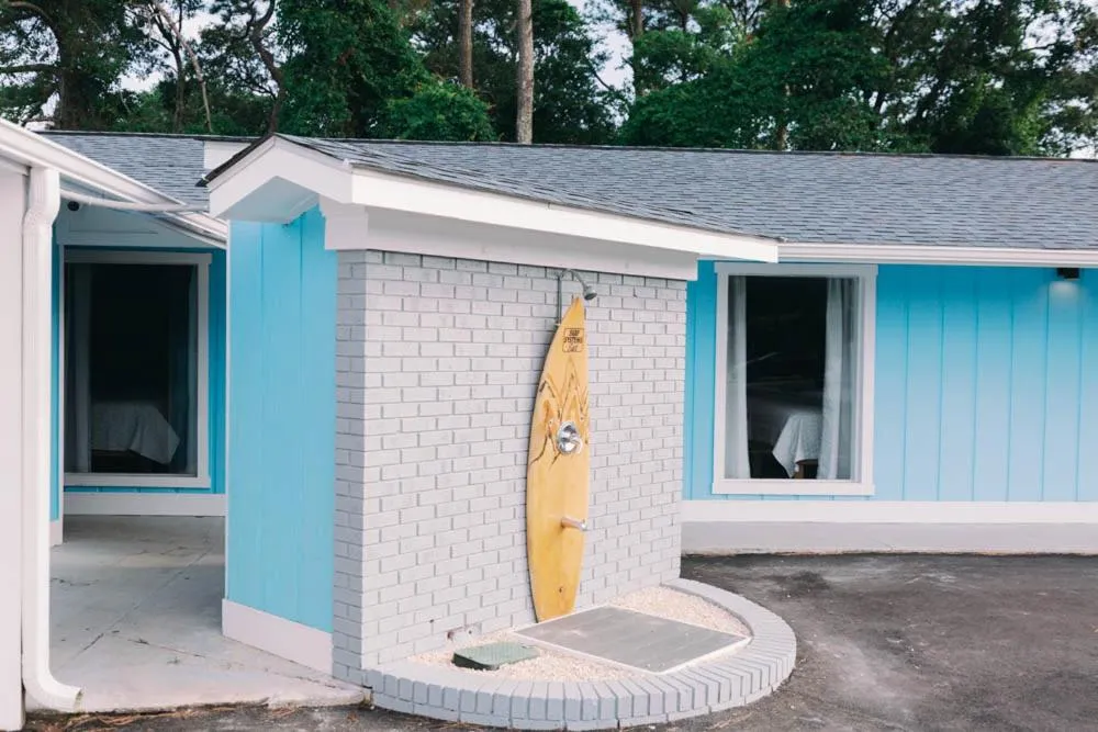 Shower in Anchor Inn Motel